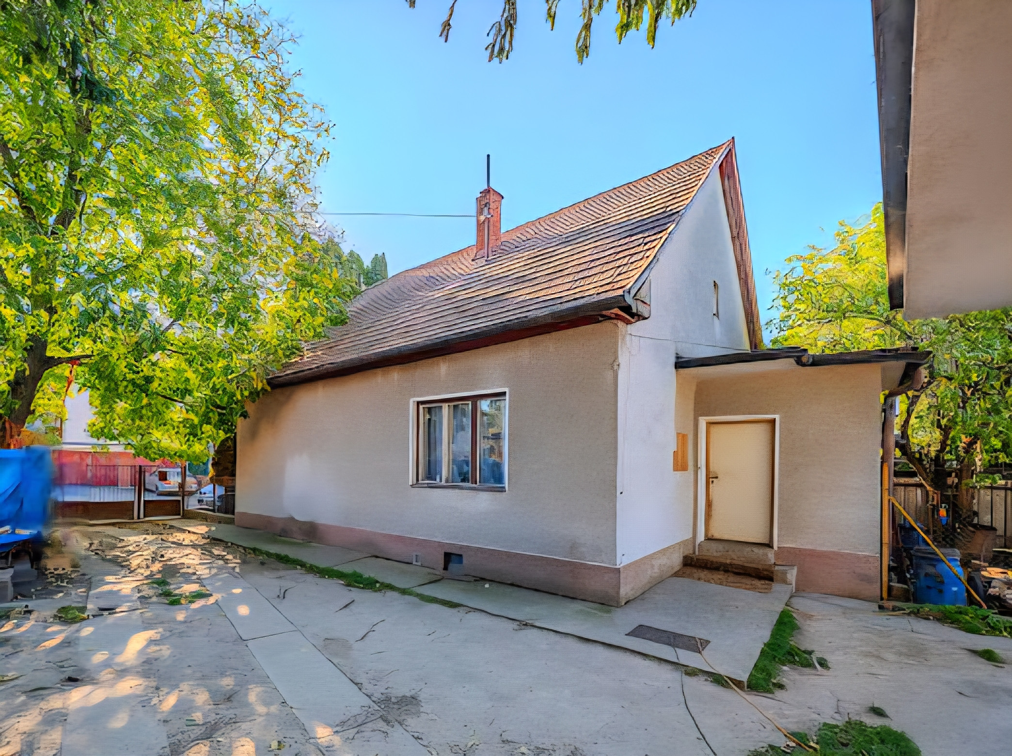 IBA U NÁS! Dom s väčšou záhradou a výhľadom - Dubnica n./V.