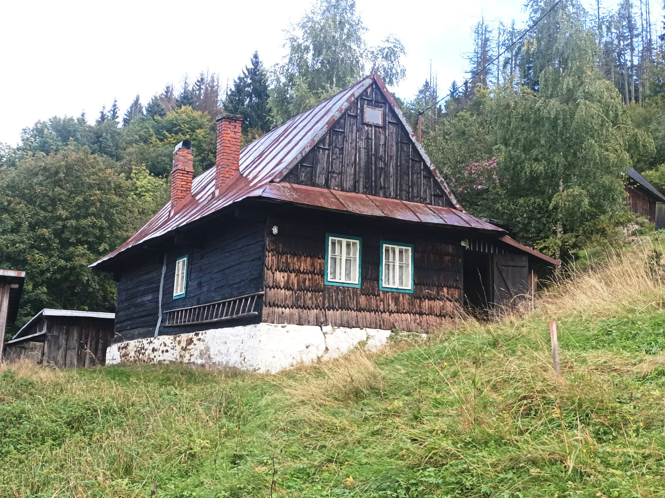 NA PREDAJ! Romantická drevenica s výhľadmi-Dlhá nad Kysucou