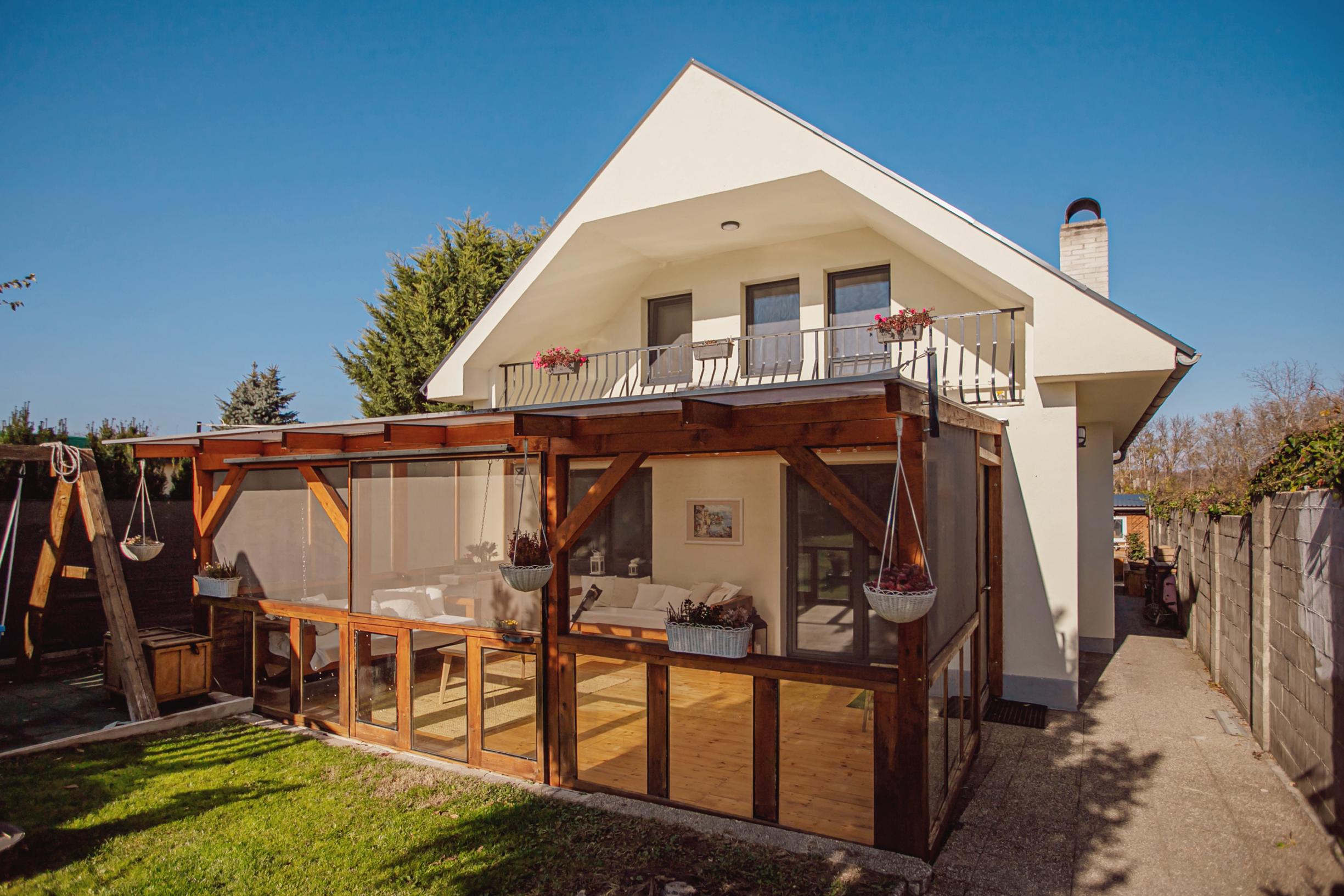 NA PREDAJ! Zrekonštruovaný rodinný dom v Ivanke pri Dunaji