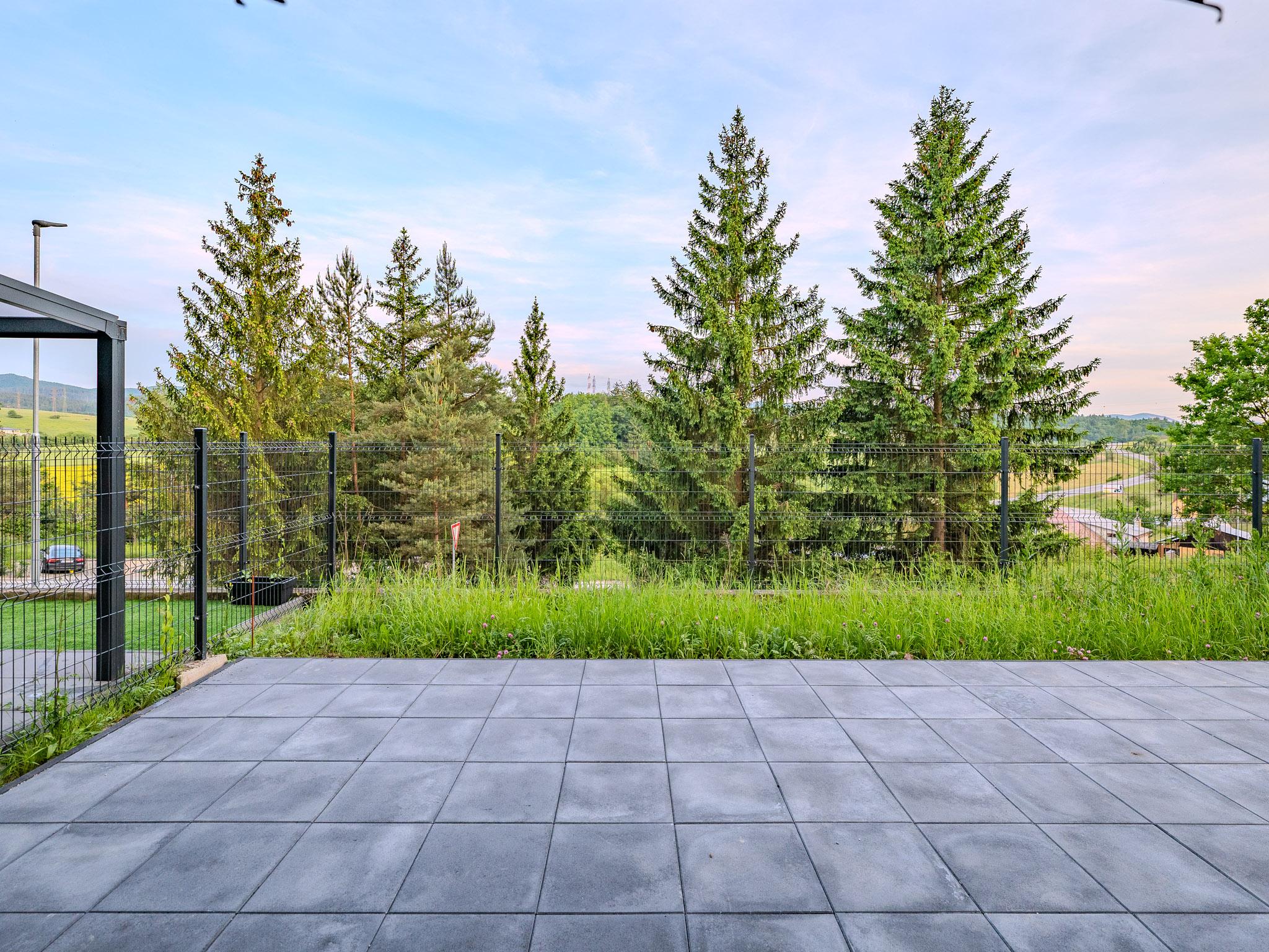 IBA U NÁS! Byt s benefitmi domu, 4i, terasa a pozemok 450m2