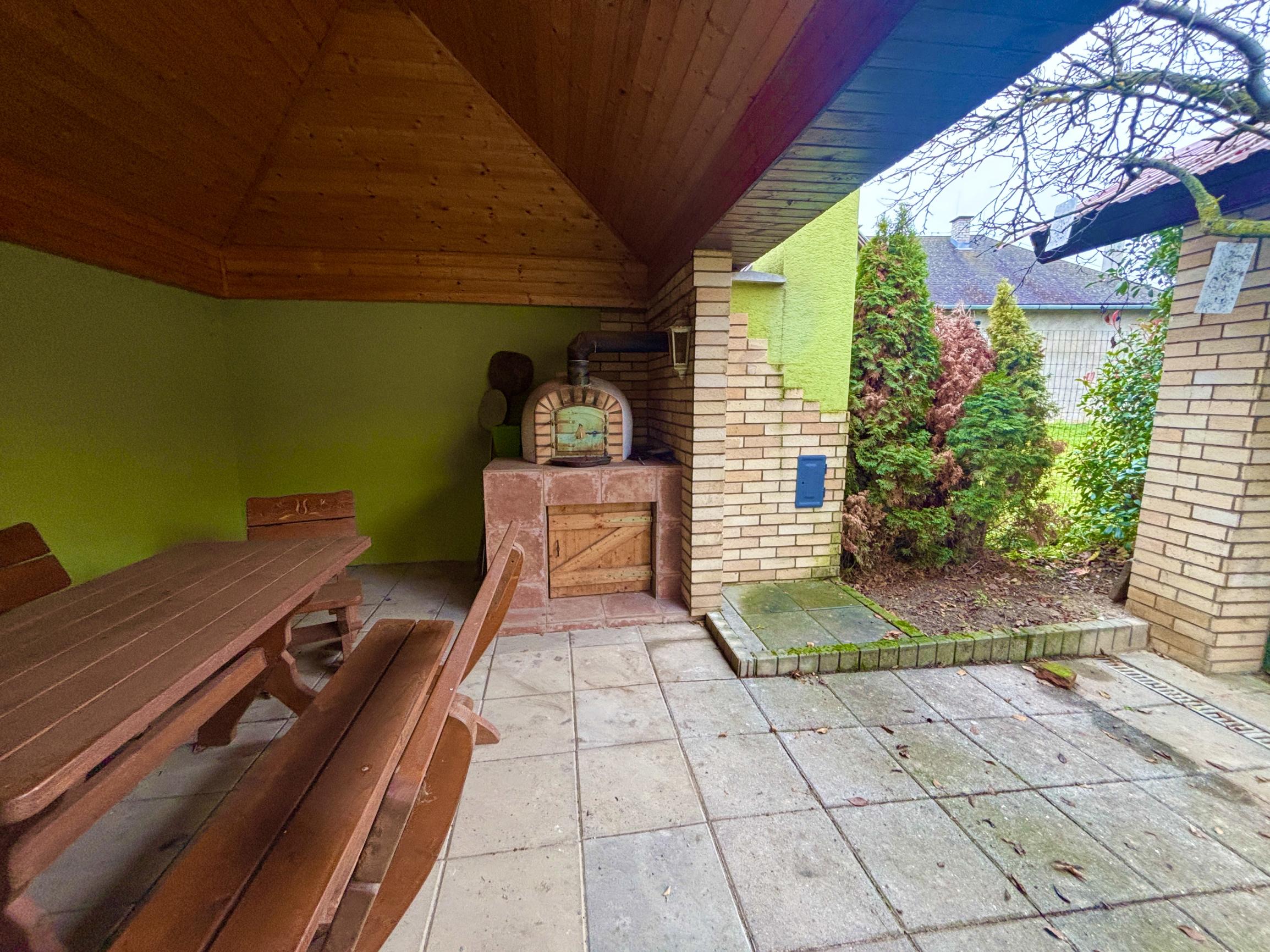 IBA U NÁS! Rodinný dom, 4 izby, 2 garáže, záhrada - Koláre