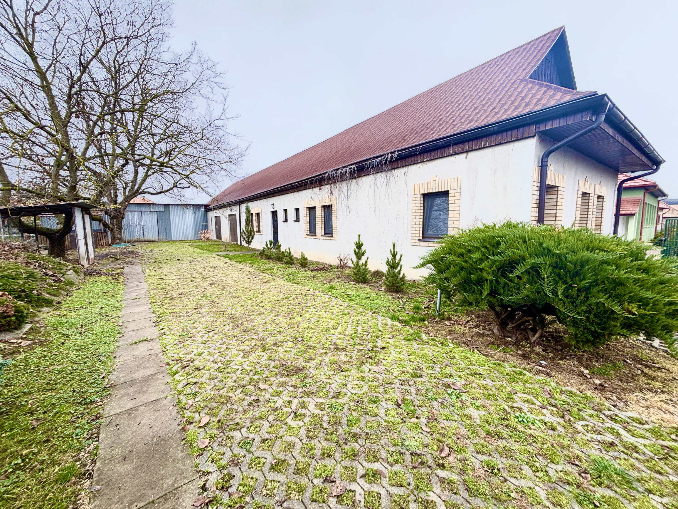 IBA U NÁS! Rodinný dom, 4 izby, 2 garáže, záhrada - Koláre