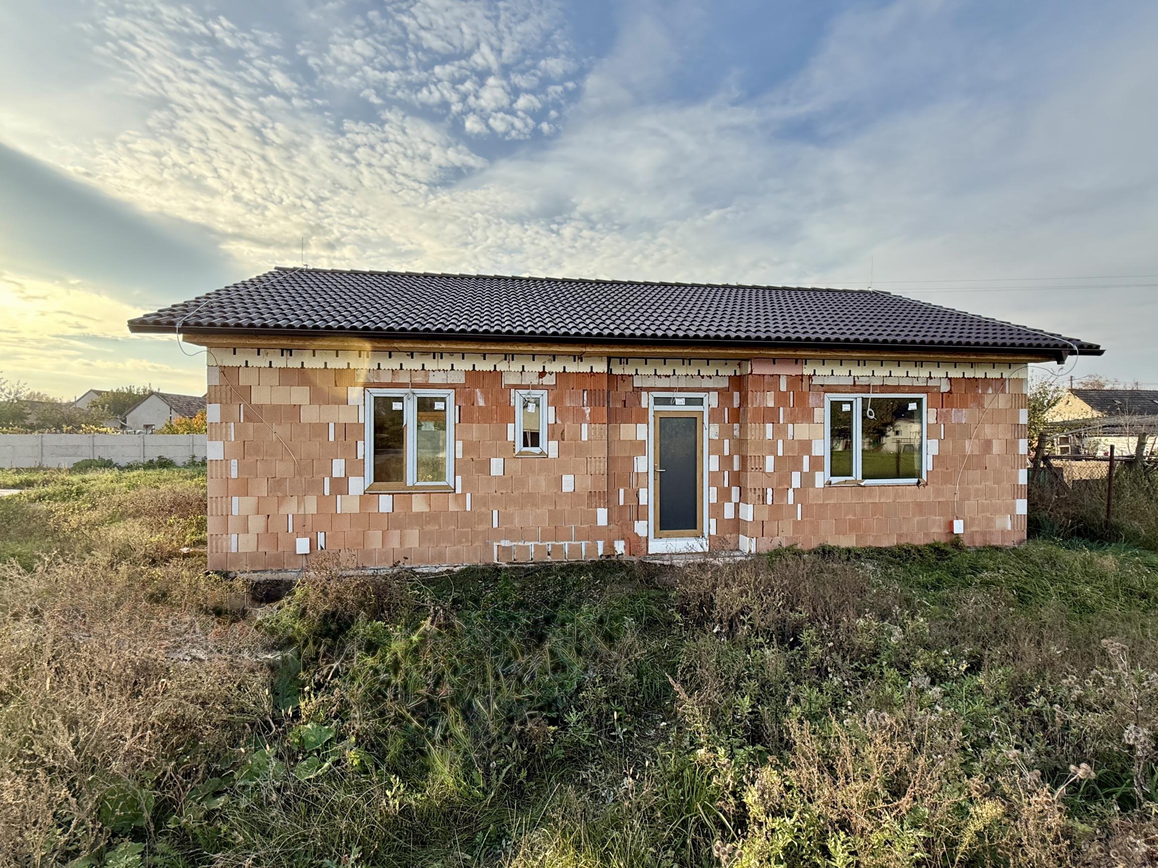 IBA U NÁS! Na predaj- novostavba 3 i RD v obci Horná Potôň