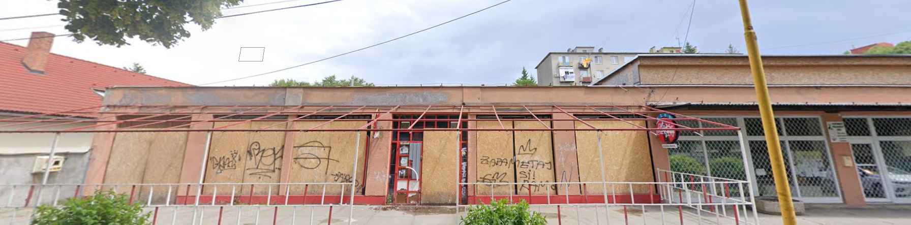 NA PREDAJ! Budova v Trebišove pripravená na rekonštrukciu