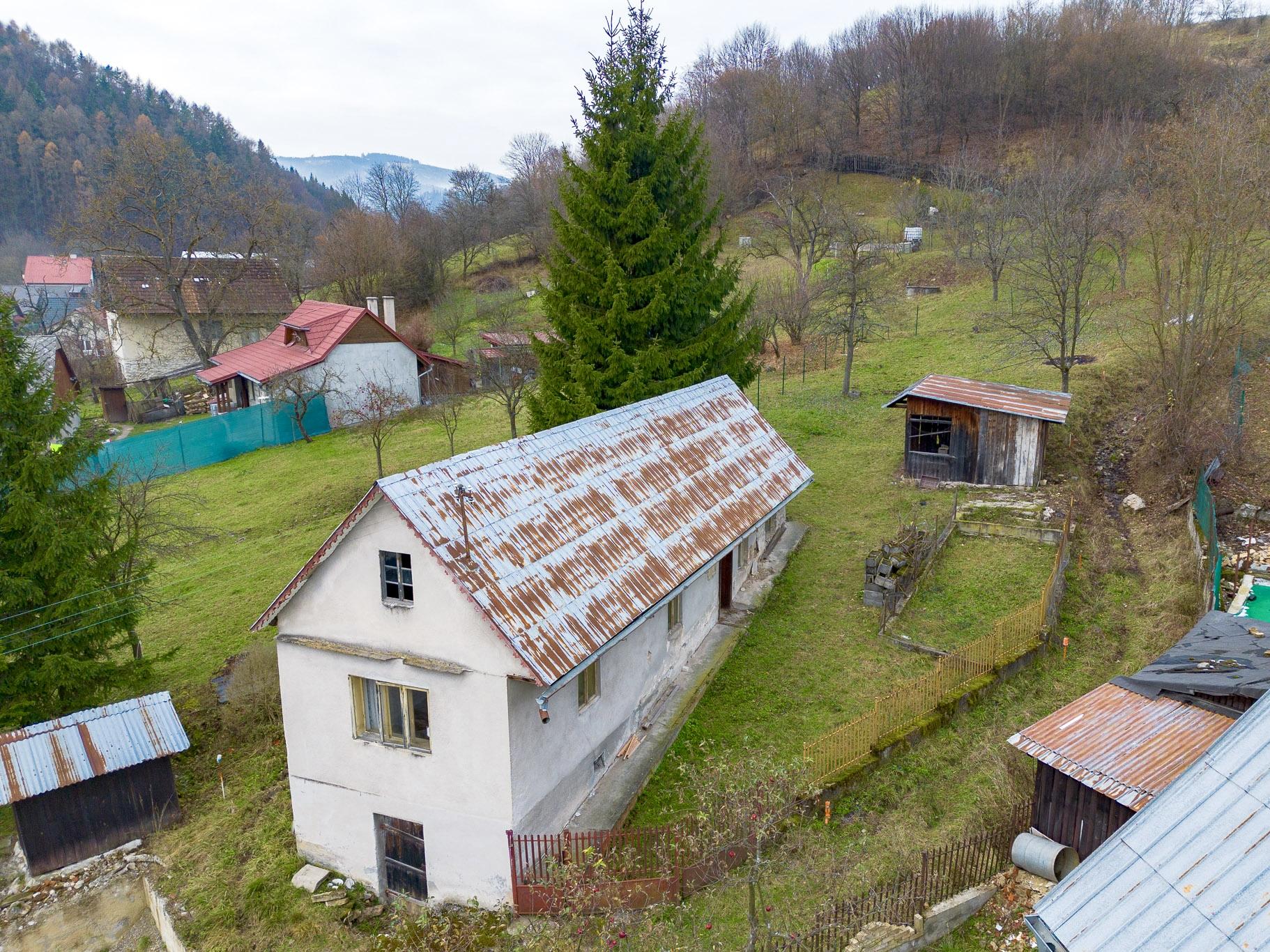 IBA U NÁS! Vidiecky dom pod lesom s výhľadmi - Červený Kameň