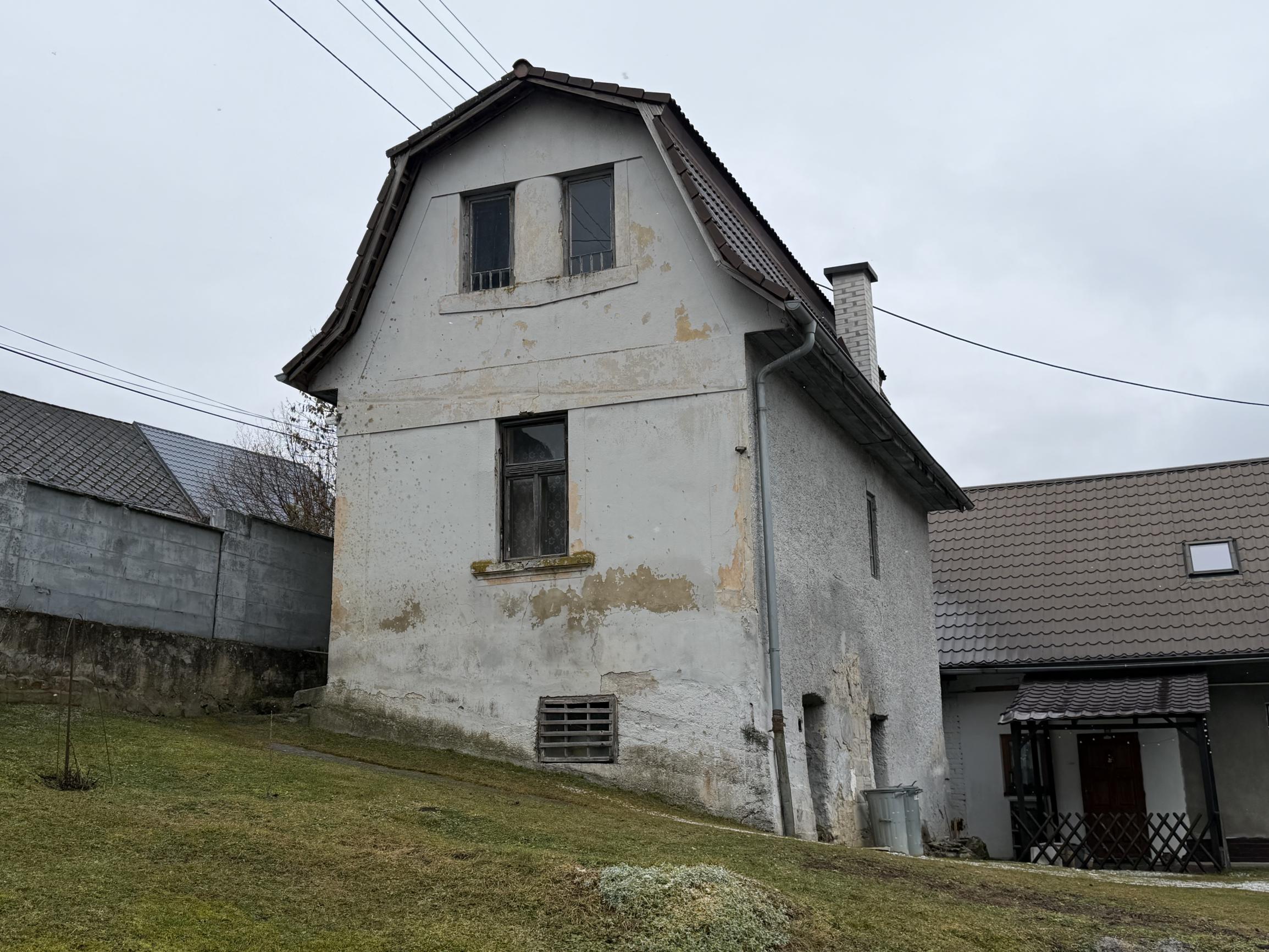 NA PREDAJ! Dom s výhľadmi na Strážovské vrchy-Košecké Rovné