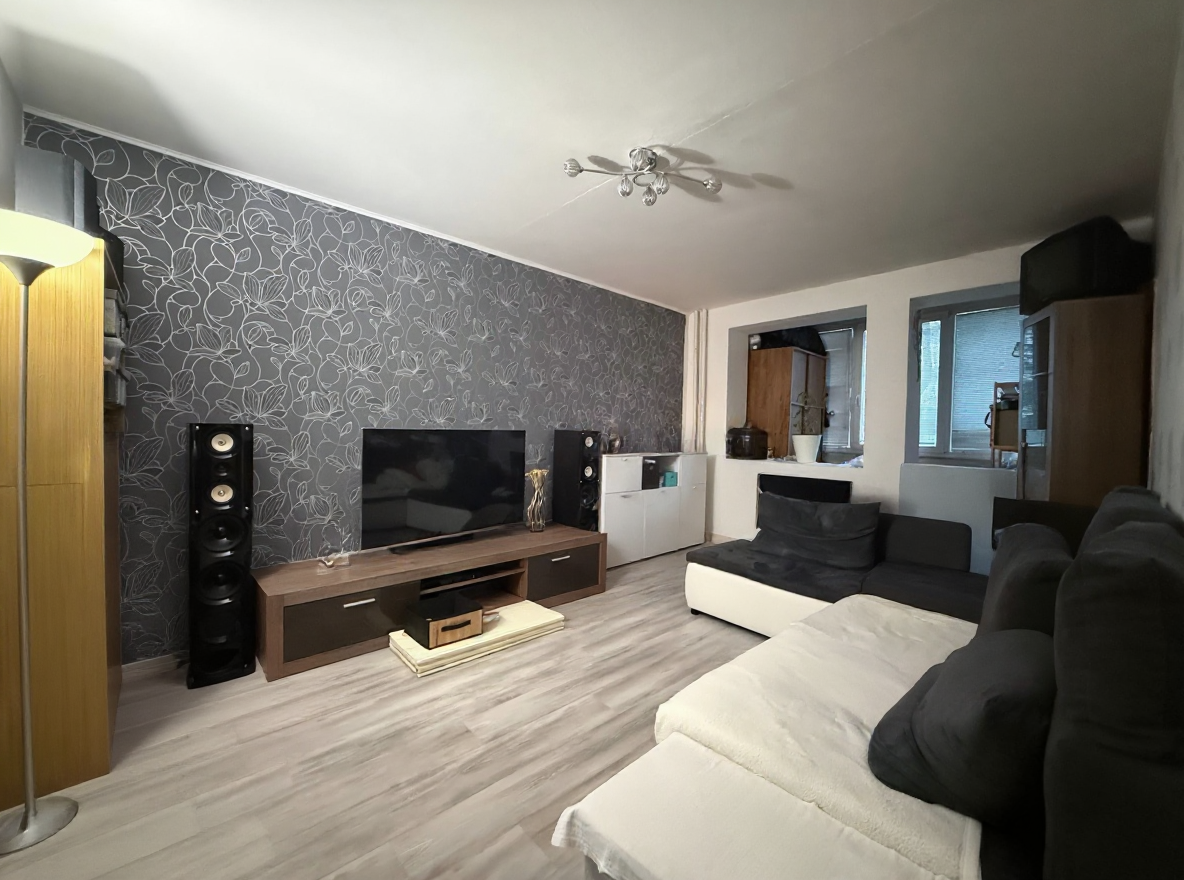 NA PREDAJ! 3 izbový byt v pôvodnom stave - Karola Adlera