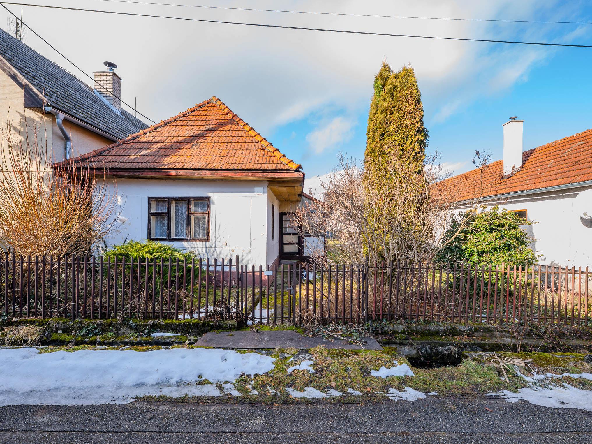 IBA U NÁS: Na predaj staršia drevenica – rodinný dom Mošovce