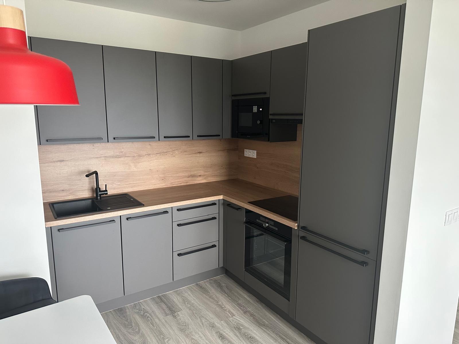 NA PREDAJ! Ružinov-Ovocné sady zariadený 2 izbový byt