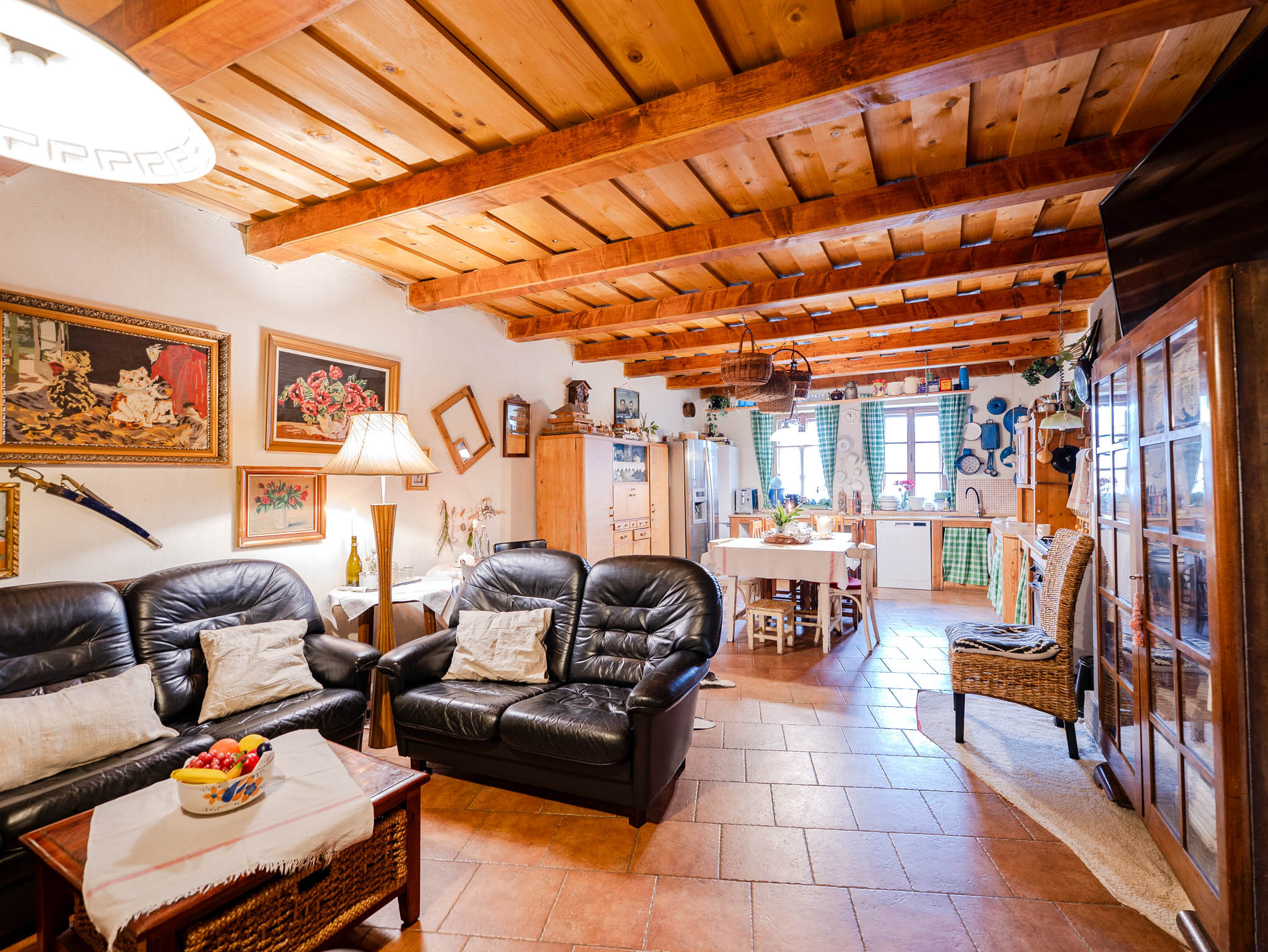 IBA U NÁS! Na predaj 7-izbový rodinný dom, 338 m2, Podhájska