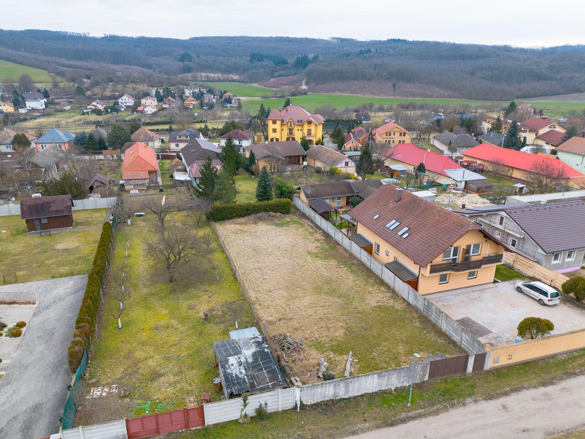 IBA U NÁS! Na predaj stavebný pozemok, 800 m2, Podhájska