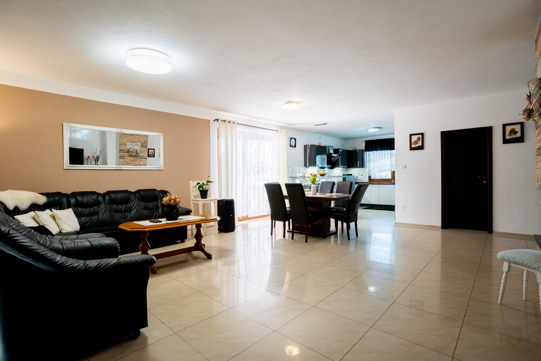 IBA U NÁS! Na predaj 6i Rezidencia Častkovce, bazén, 817m2