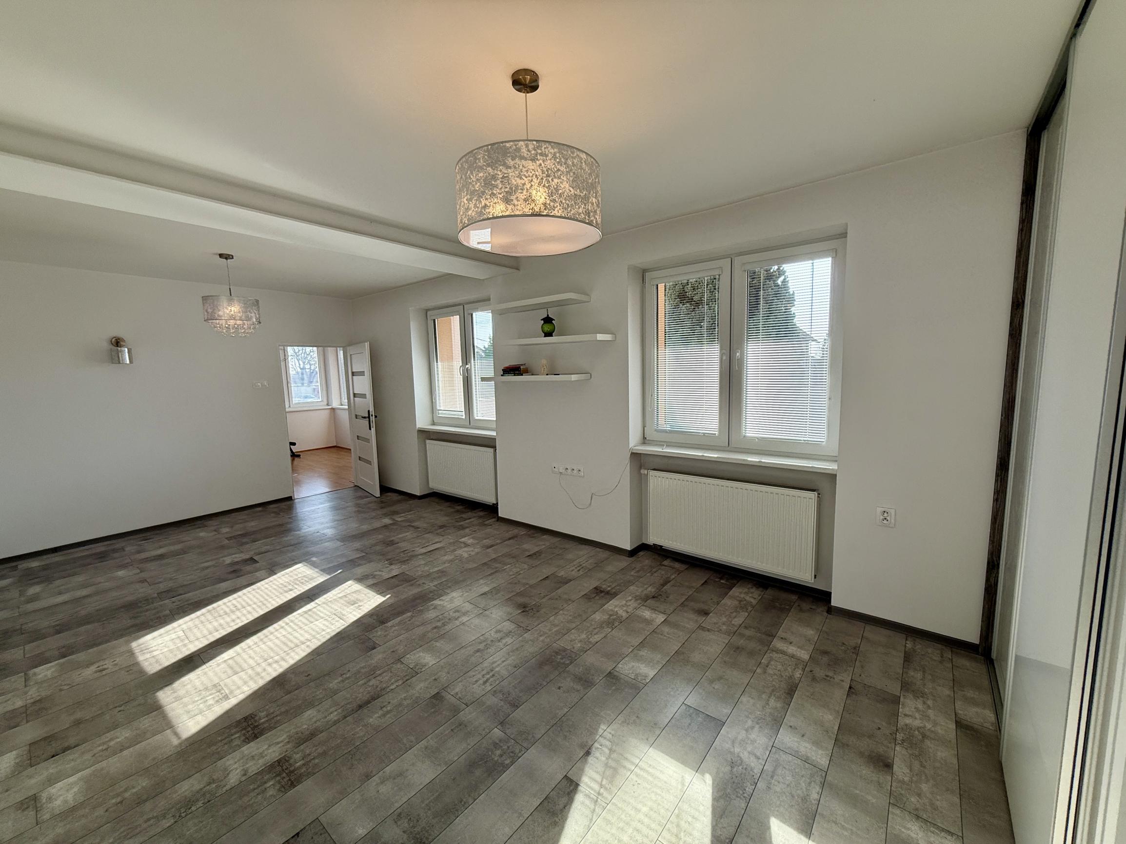 NA PREDAJ! 7 izbový zrekonštruovaný dvojgeneračný RD