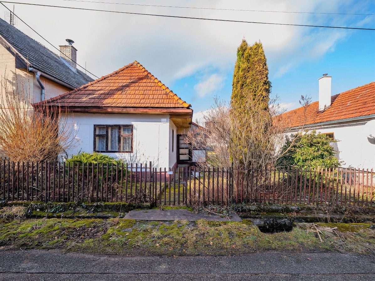 IBA U NÁS: Na predaj staršia drevenica – rodinný dom Mošovce