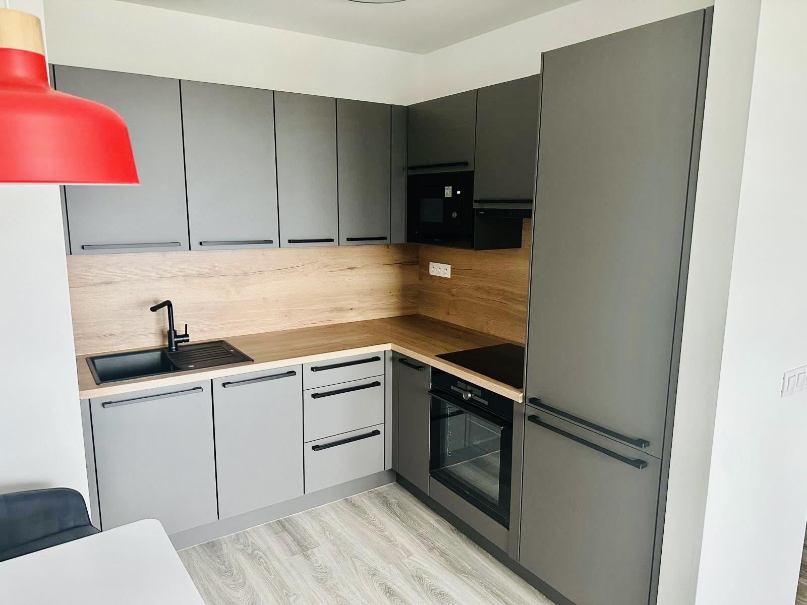 NA PREDAJ! Ružinov-Ovocné sady zariadený 2 izbový byt