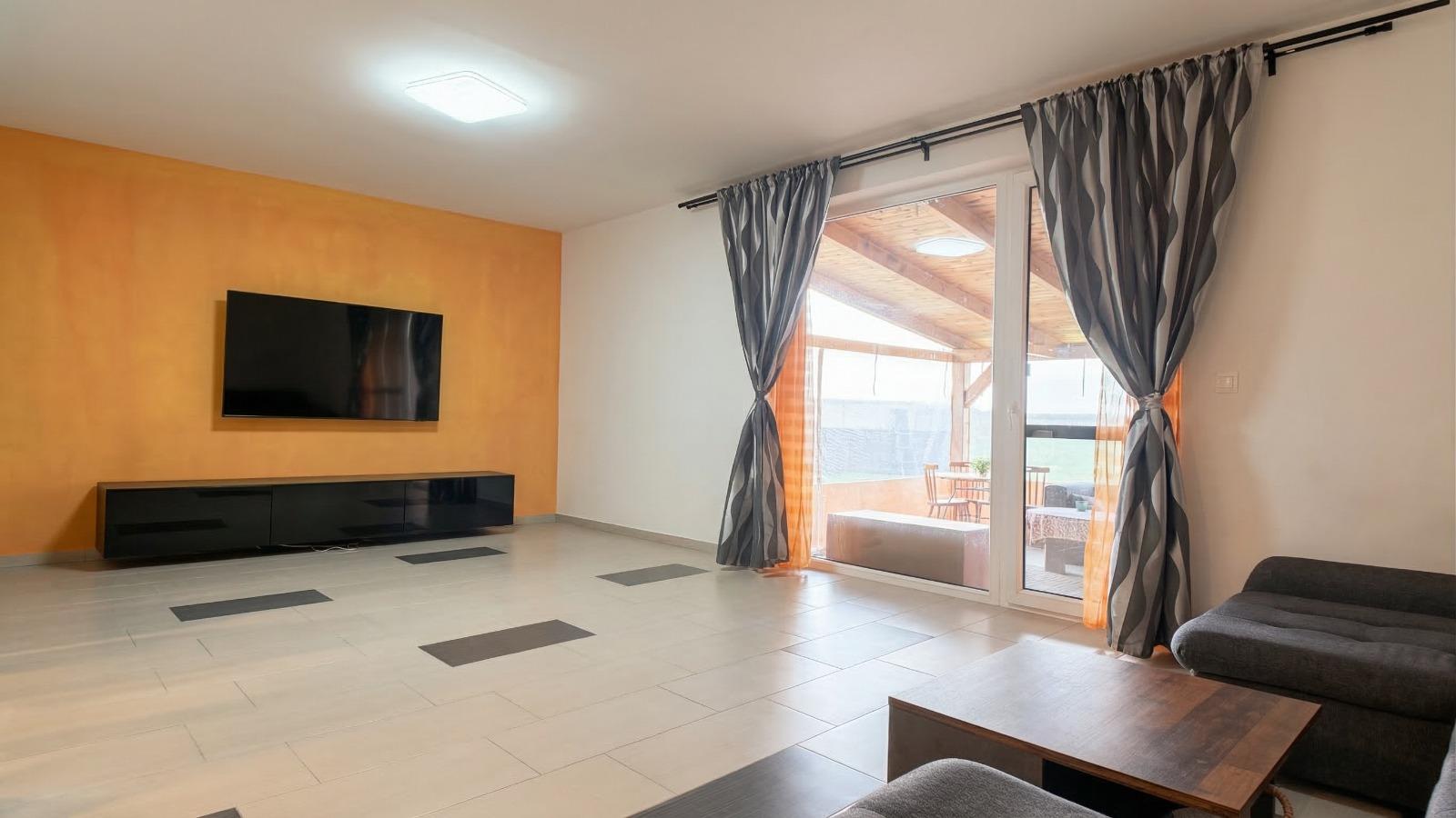 NA PREDAJ! 4 i zariadený dvojpodlažný RD - Lehnice Sása