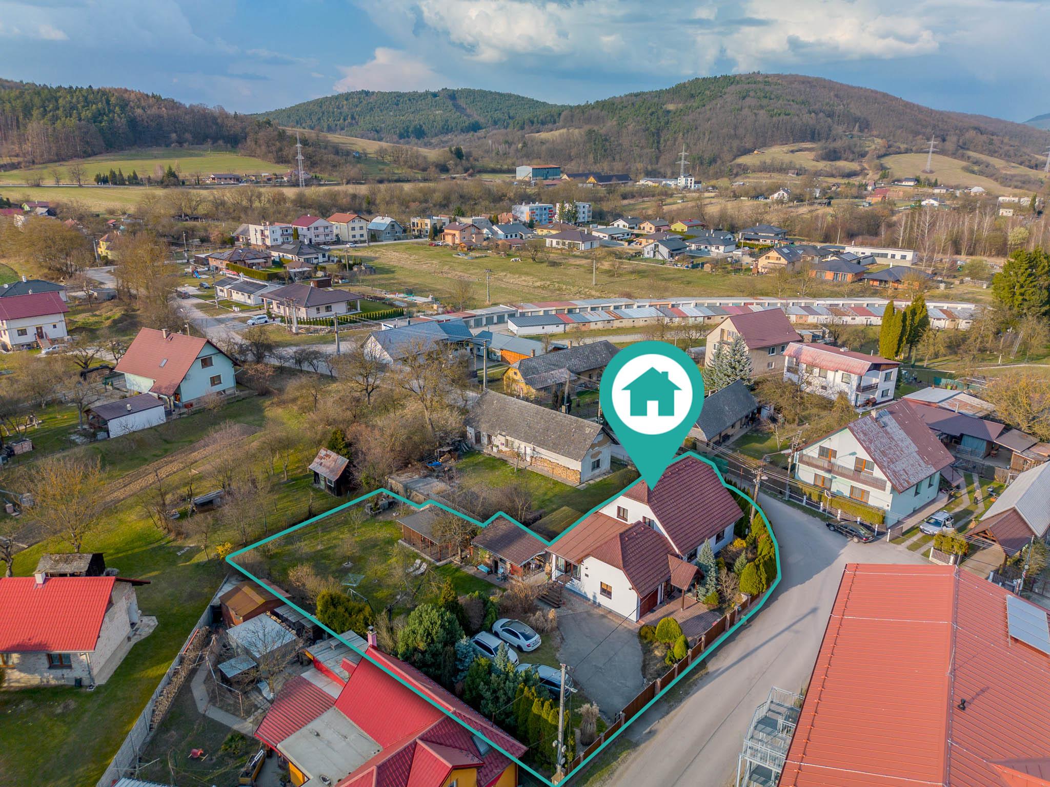 IBA U NÁS! Rodinný dom s krásnou záhradou - Lednické Rovne