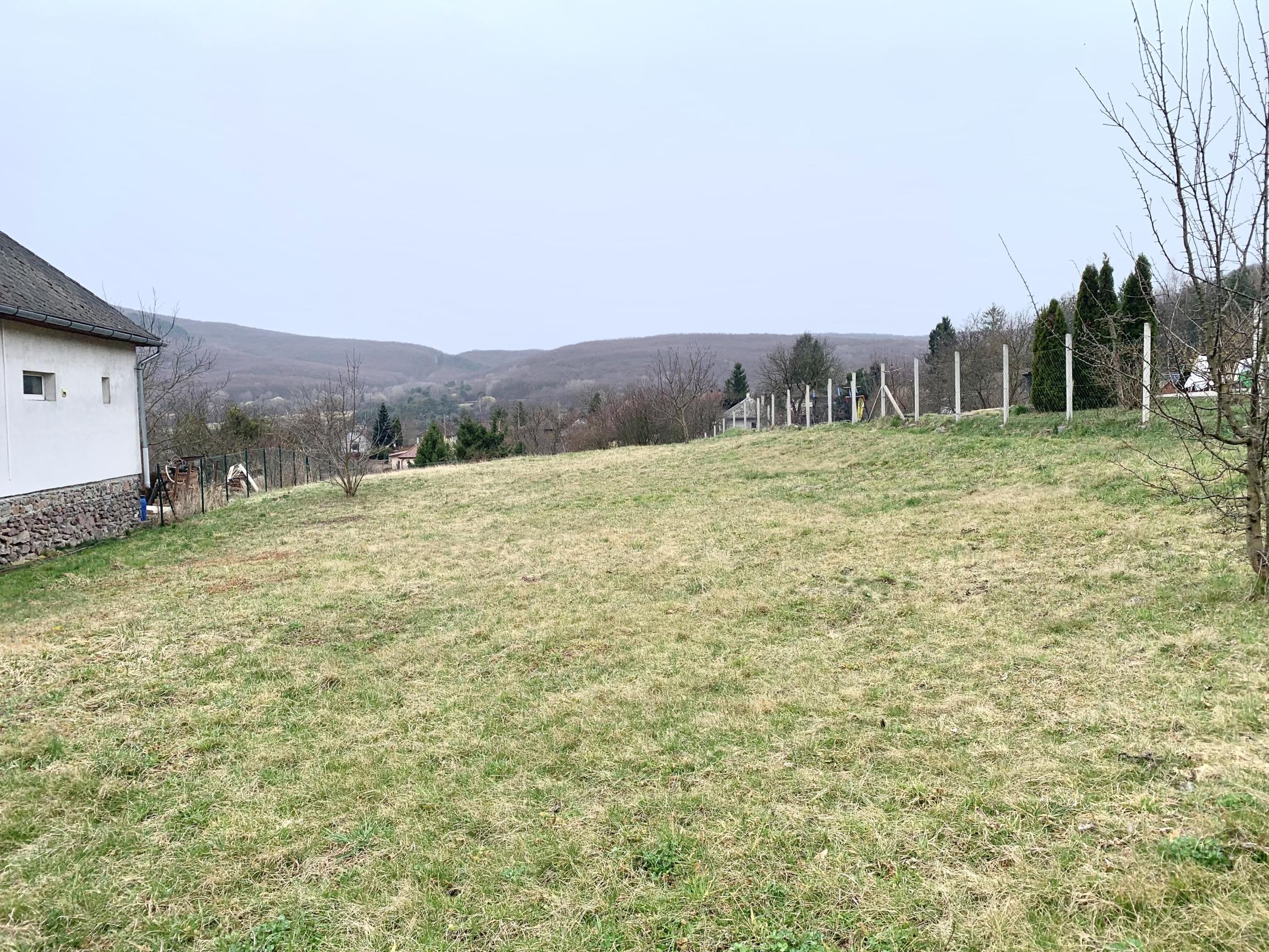 NA PREDAJ! Stavebný pozemok v obci Hollóháza