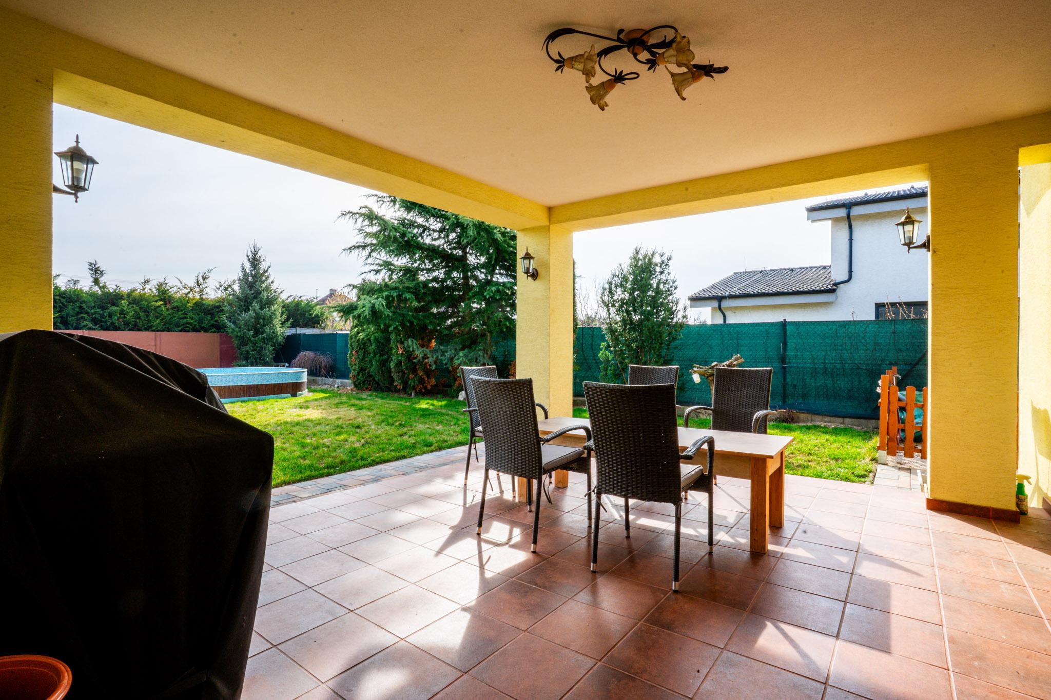 IBA U NÁS! Na predaj 6i Rezidencia Častkovce, bazén, 817m2