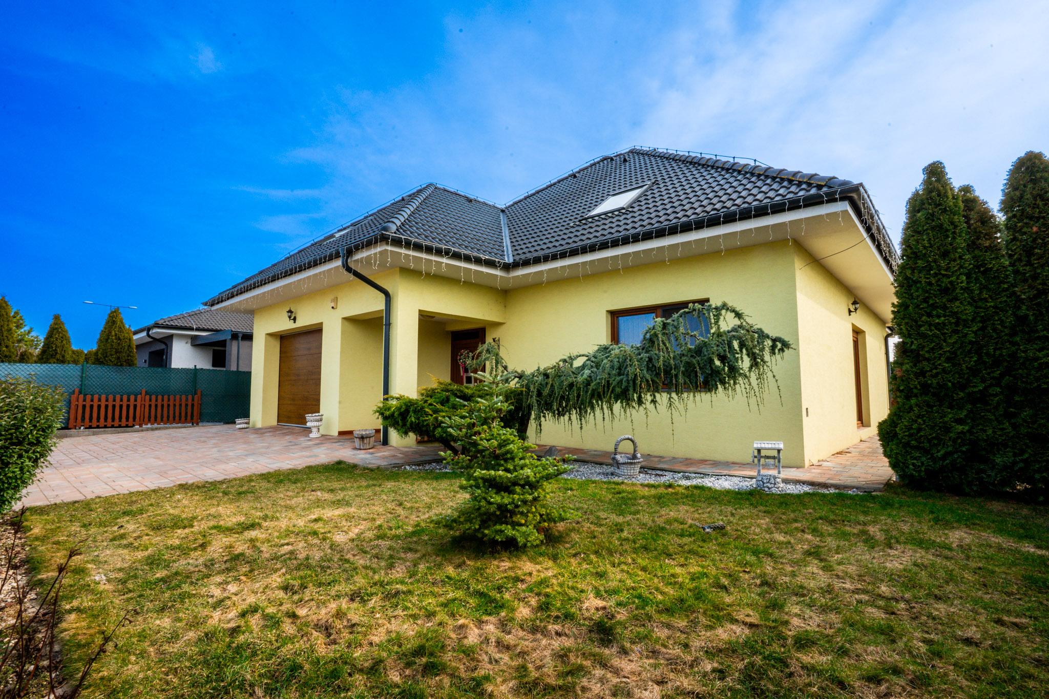 REZERVOVANÉ!Na predaj 6i Rezidencia Častkovce, bazén, 817m2