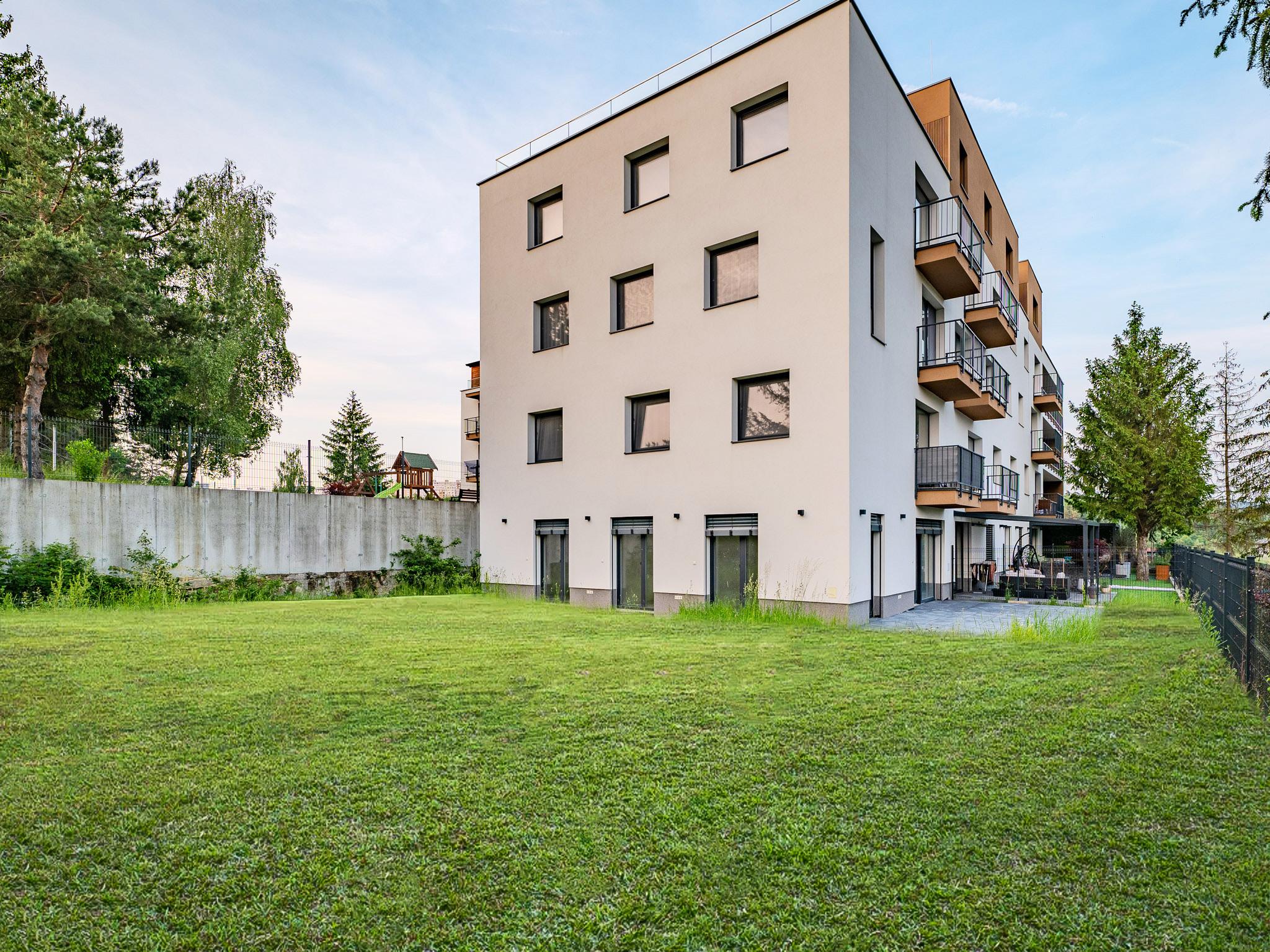 IBA U NÁS! Byt s benefitmi domu, 4i, terasa a pozemok 450m2