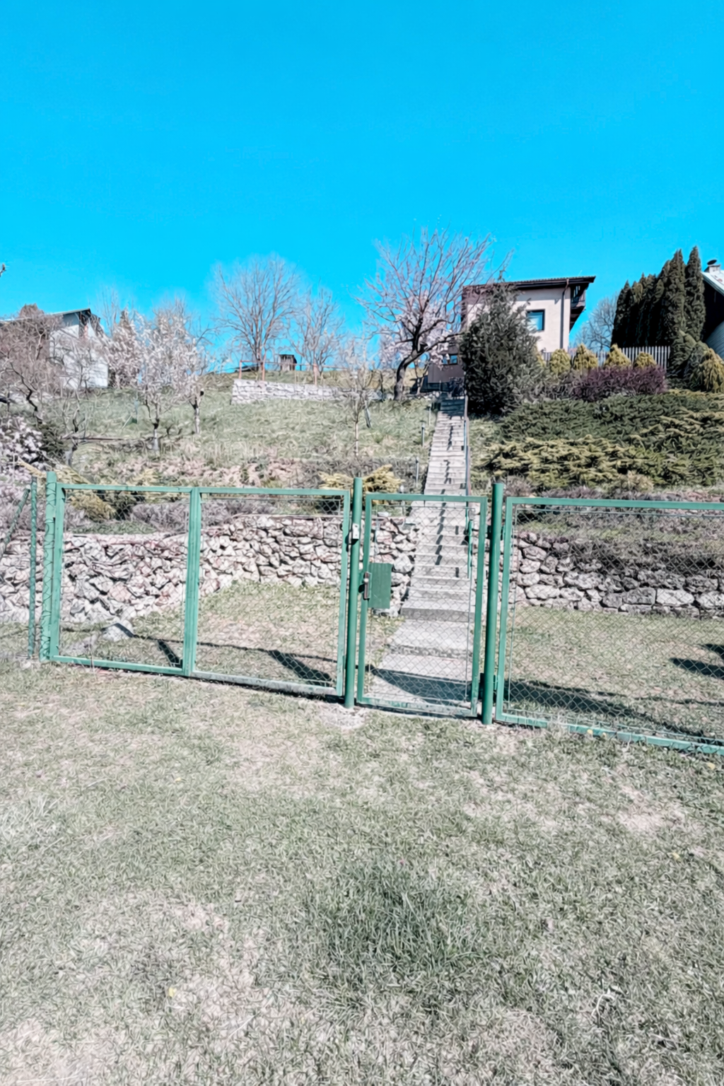 PRIPRAVUJEME! Na predaj CHATA so záhradou, Nemšová-Luborča,711 m2