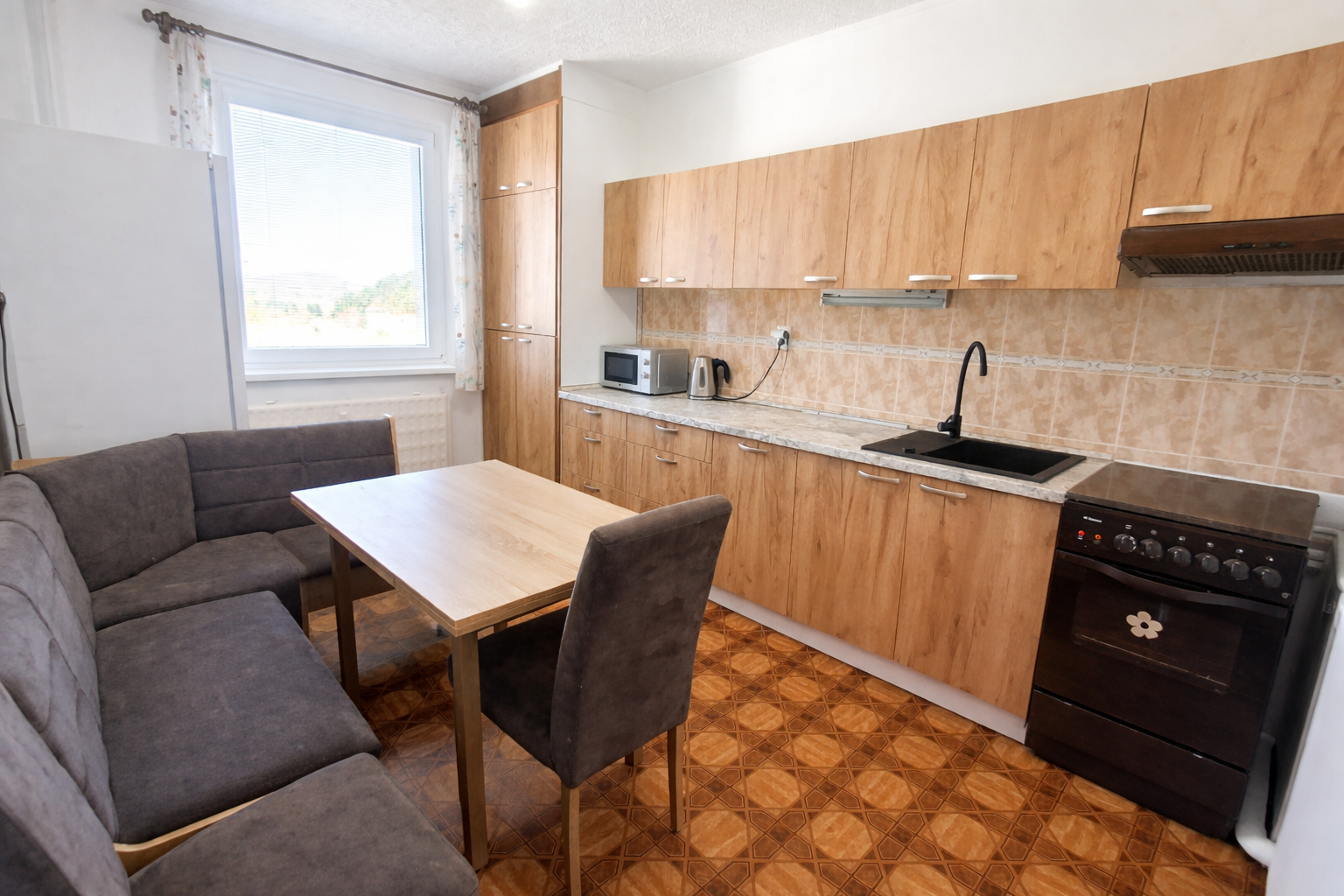 IBA U NÁS! Na prenájom 3-izbový byt ulica SNP, PB