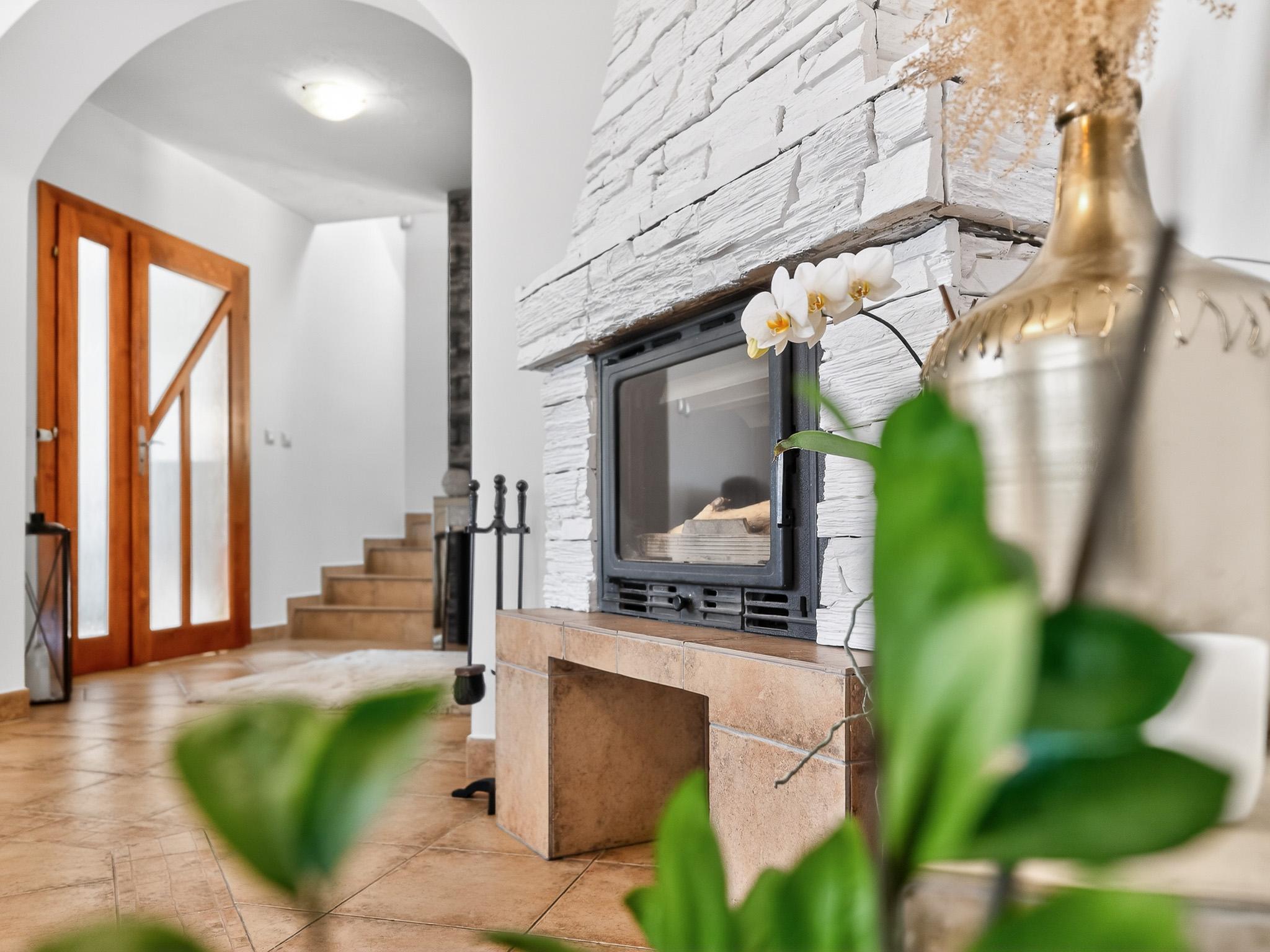 Veľká 6 izbová rodinná vila, 335m2, Skalka nad Váhom,Trenčín