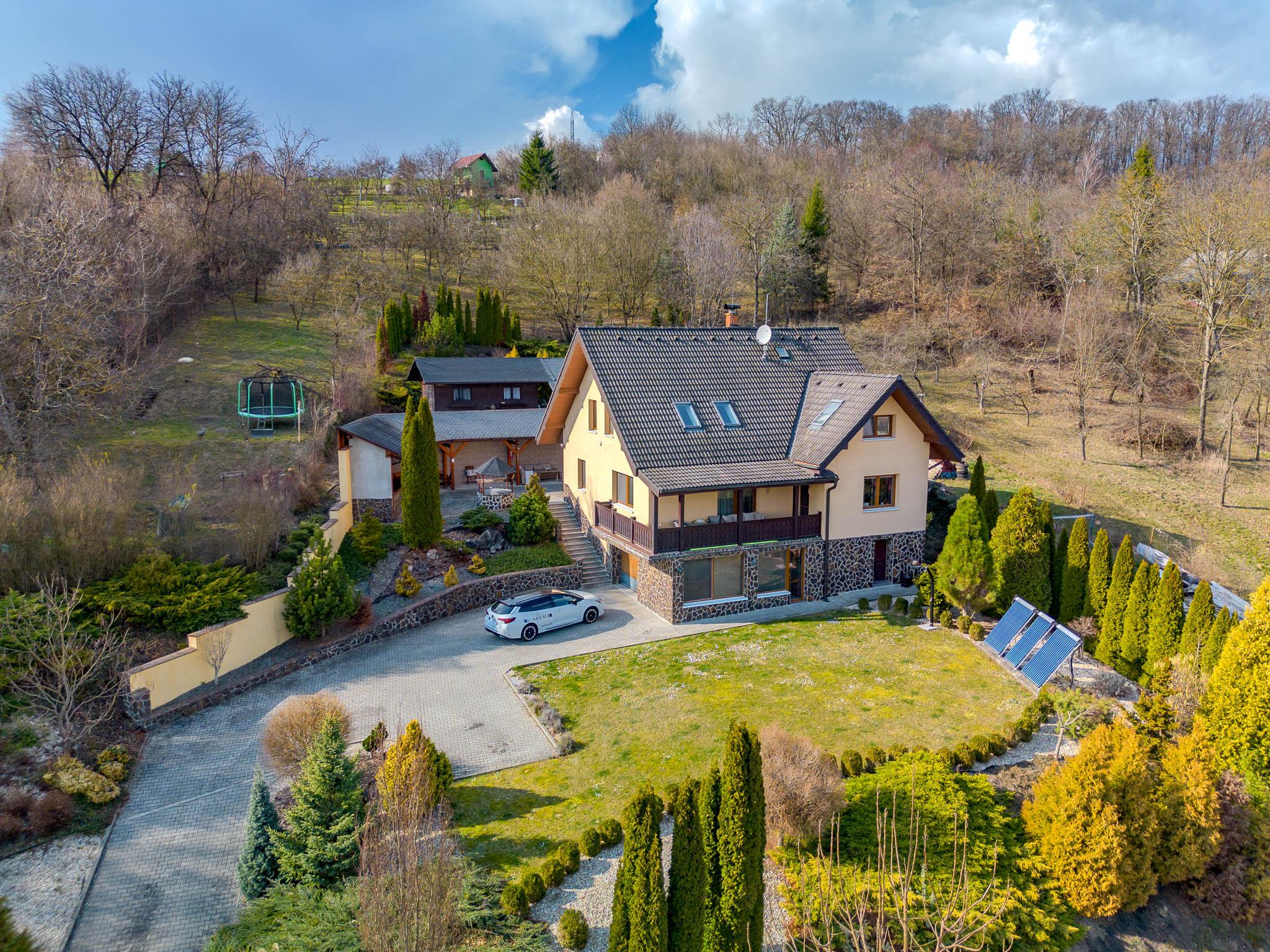 IBA U NÁS! Nádherná 6i vila, 335m2, Skalka nad Váhom,Trenčín