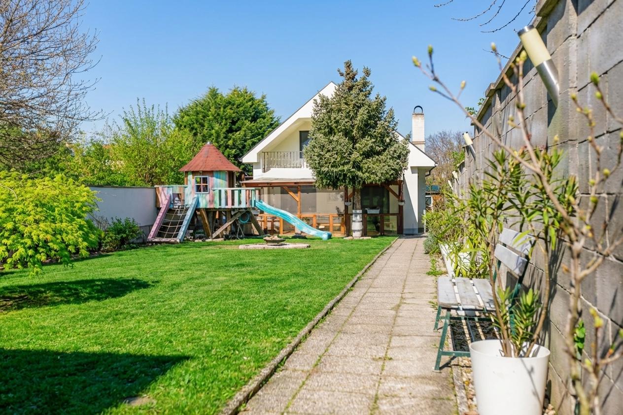 IBA U NÁS! Zrekonštruovaný rodinný dom, Ivanka pri Dunaji