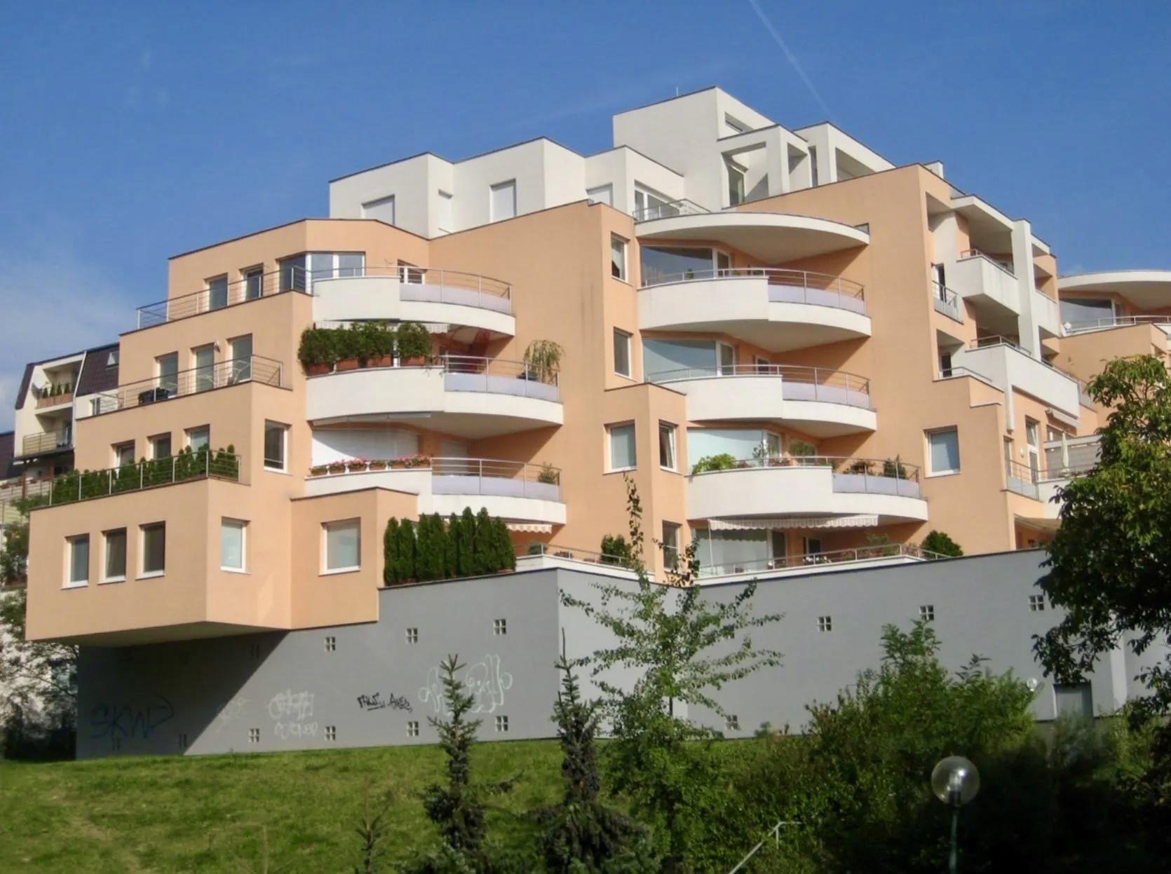 NA PREDAJ!  2,5i byt, Bratislava, Karlova Ves, Majerníková ulica, 78,9m2 (65,4m2 byt+ 13,5m2 terasa), s garážou.