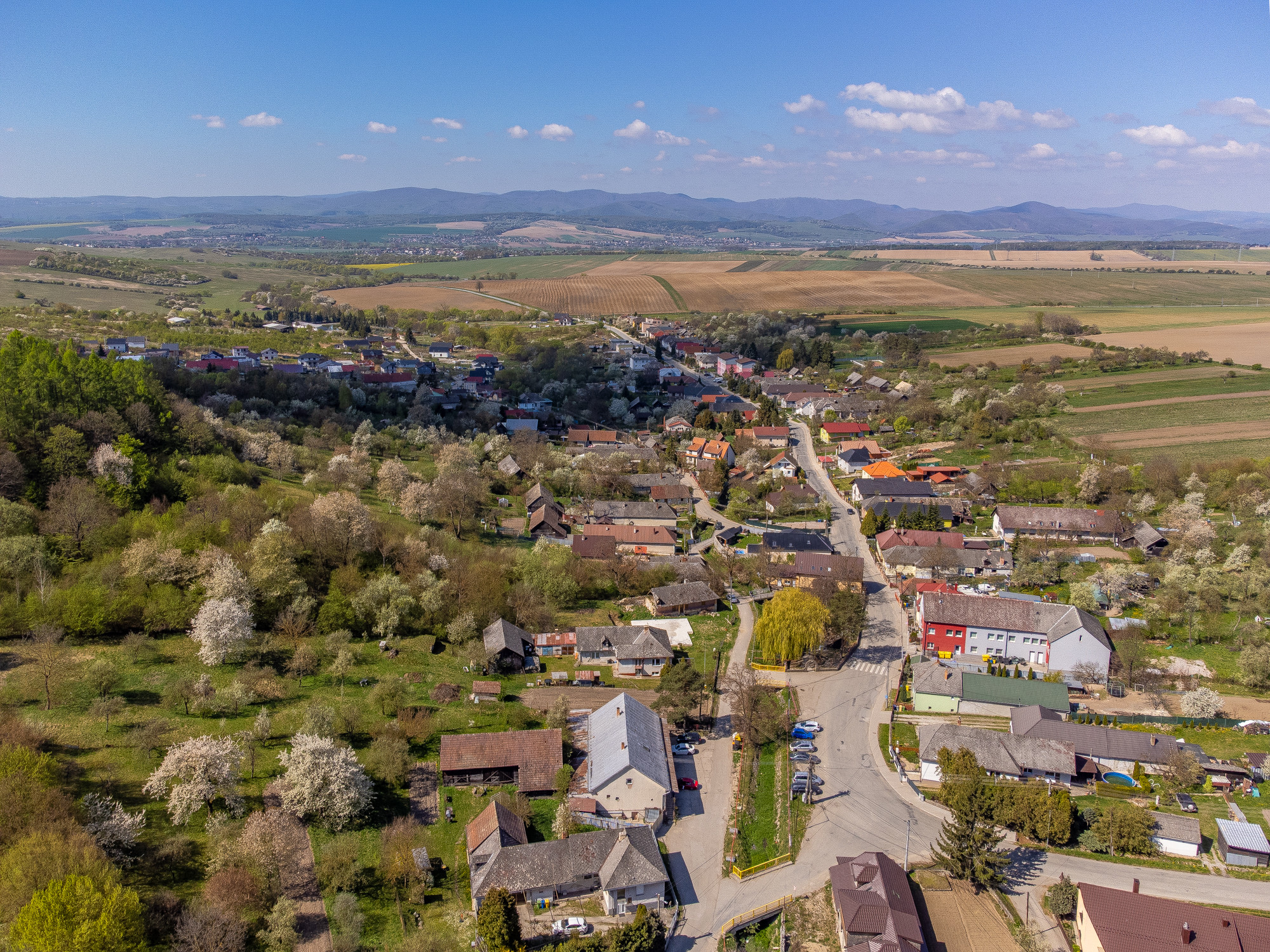 Na predaj obrovský stavebný pozemok - 3225m² Varhaňovce