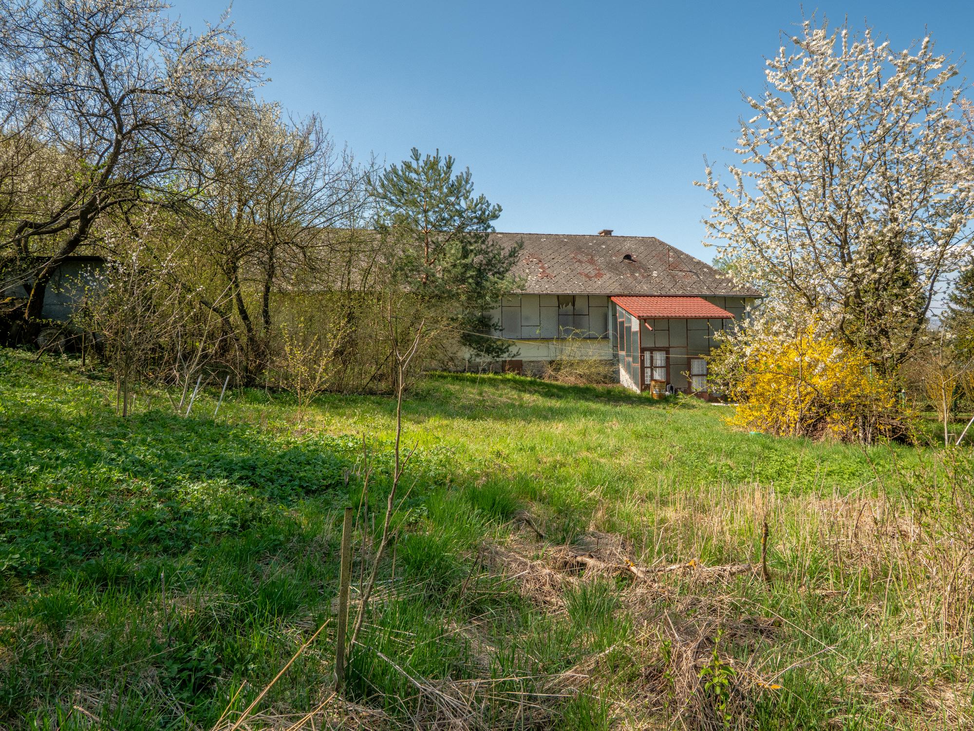 IBA U NÁS! Na predaj stavebný pozemok - 3225m² Varhaňovce