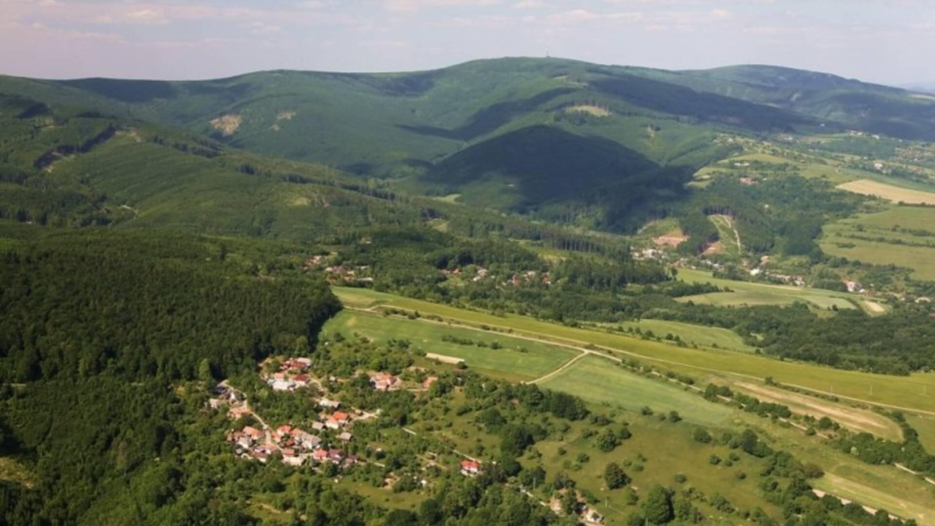 PRIPRAVUJEME! Očarujúca chatka s bazénom, Stará Turá