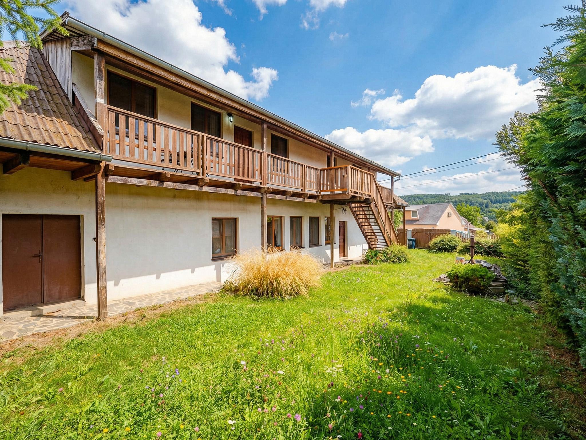 IBA U NÁS! Na predaj 7-izbový investičný dom, 338 m2, Podhájska