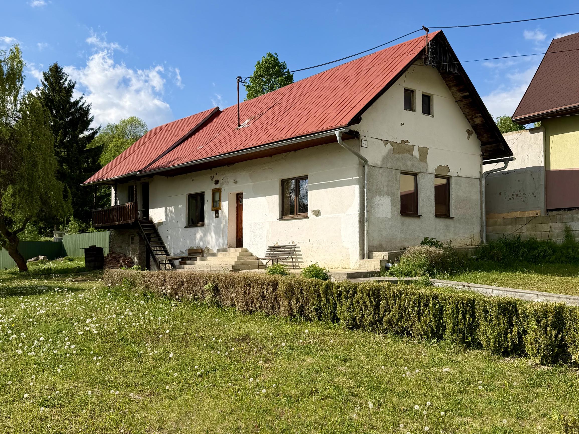 PRIPRAVUJEME ! Chalupa so stavebným pozemkom-Dohňany, Púchov