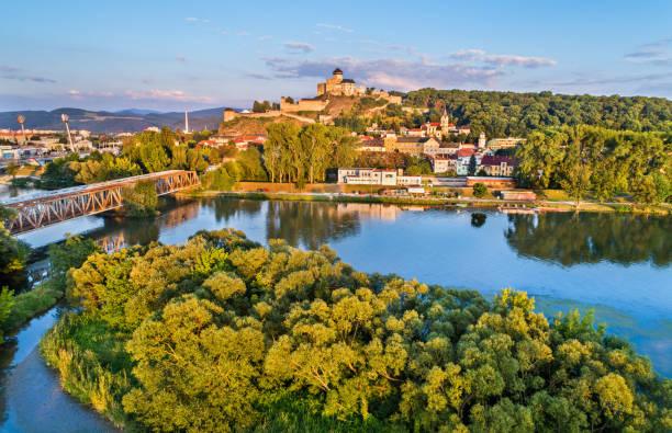 PRIPRAVUJEME! Rodinná vila s bazénom, 6 izieb, Zamarovce, TN