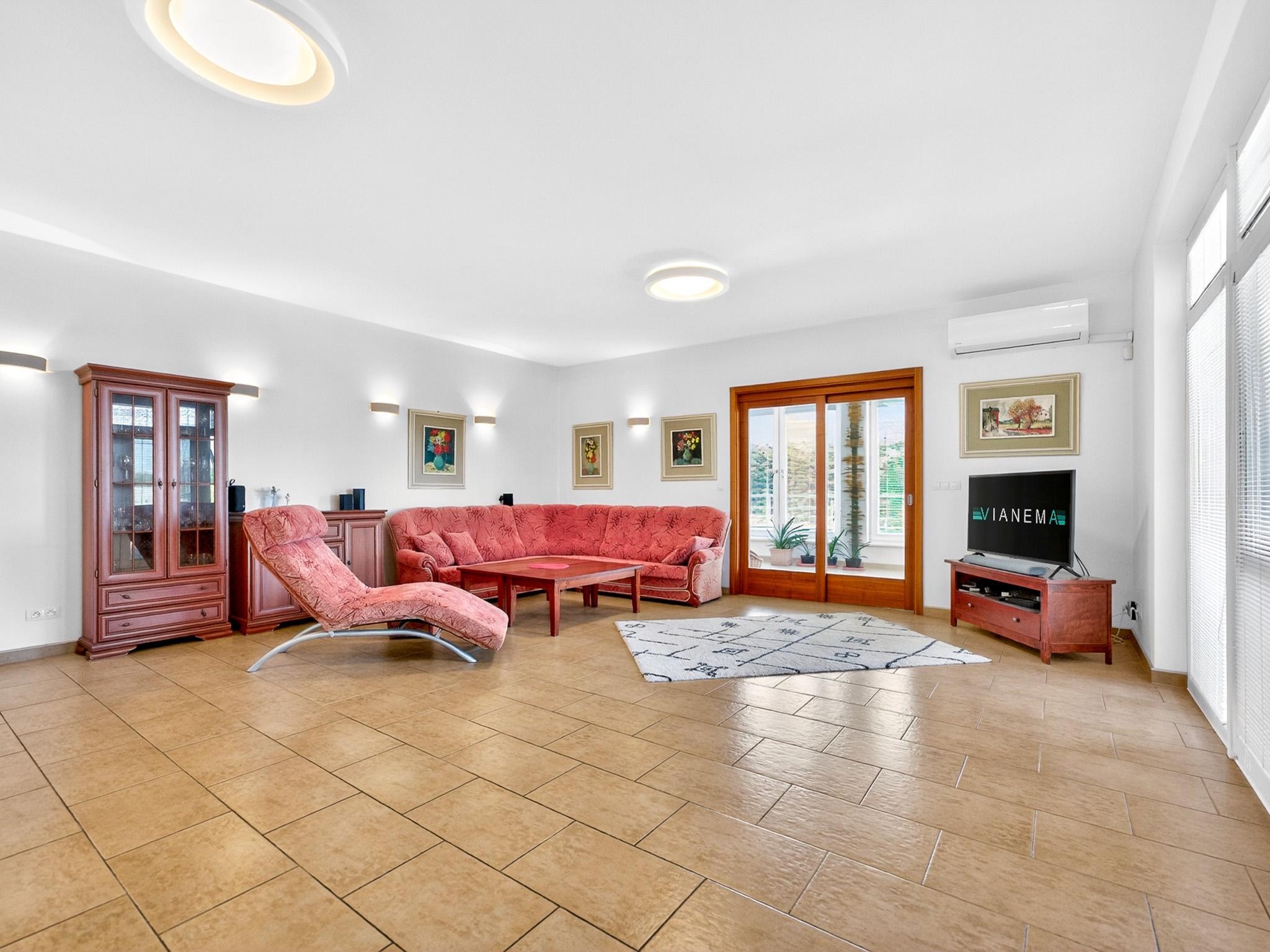 IBA U NÁS!Rodinný 6i dom-sídlo, 9008m2 pozemok, Nová Baňa