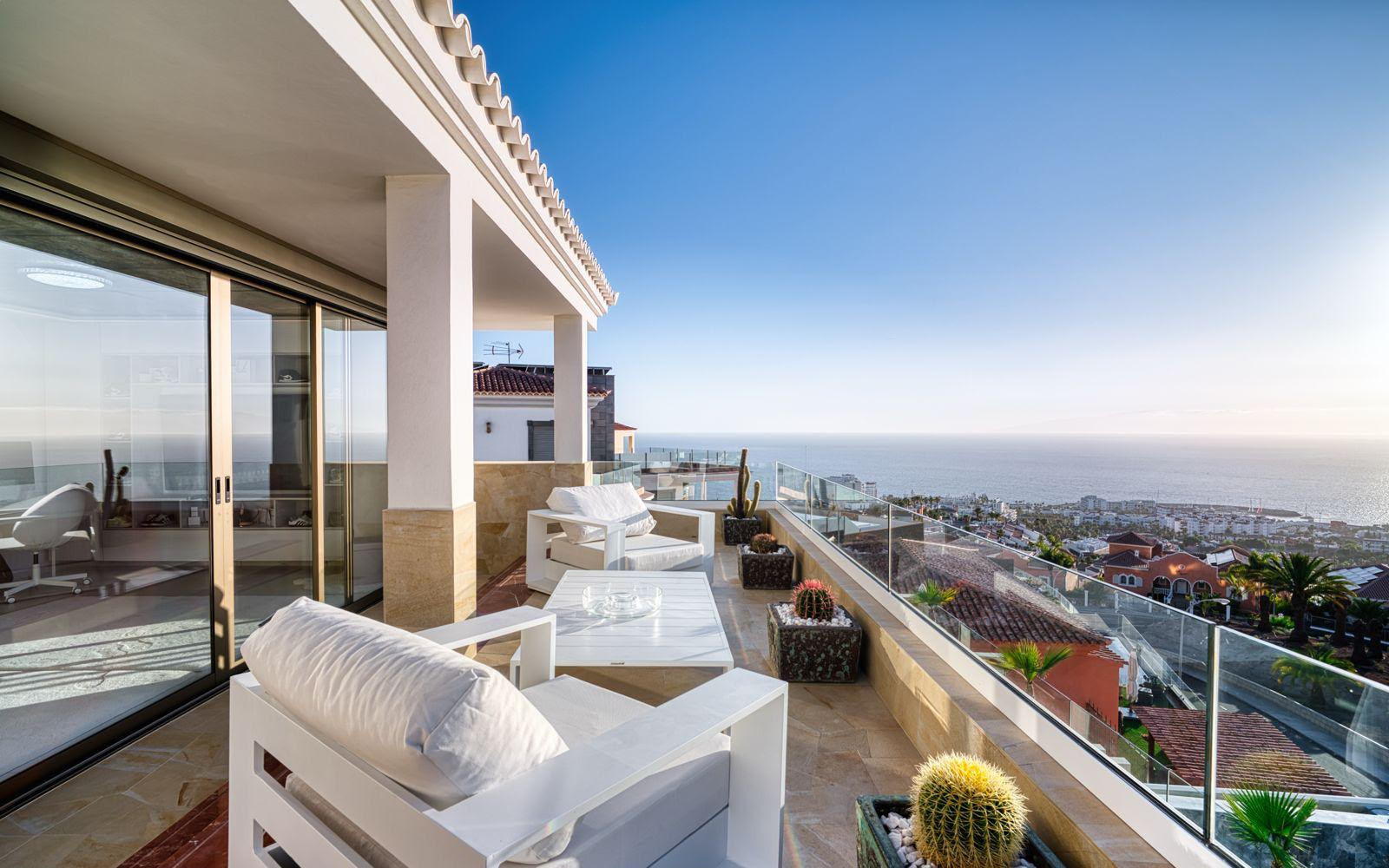 Na predaj 5 izbová vila v srdci Tenerife-San Eugénio, 690m2