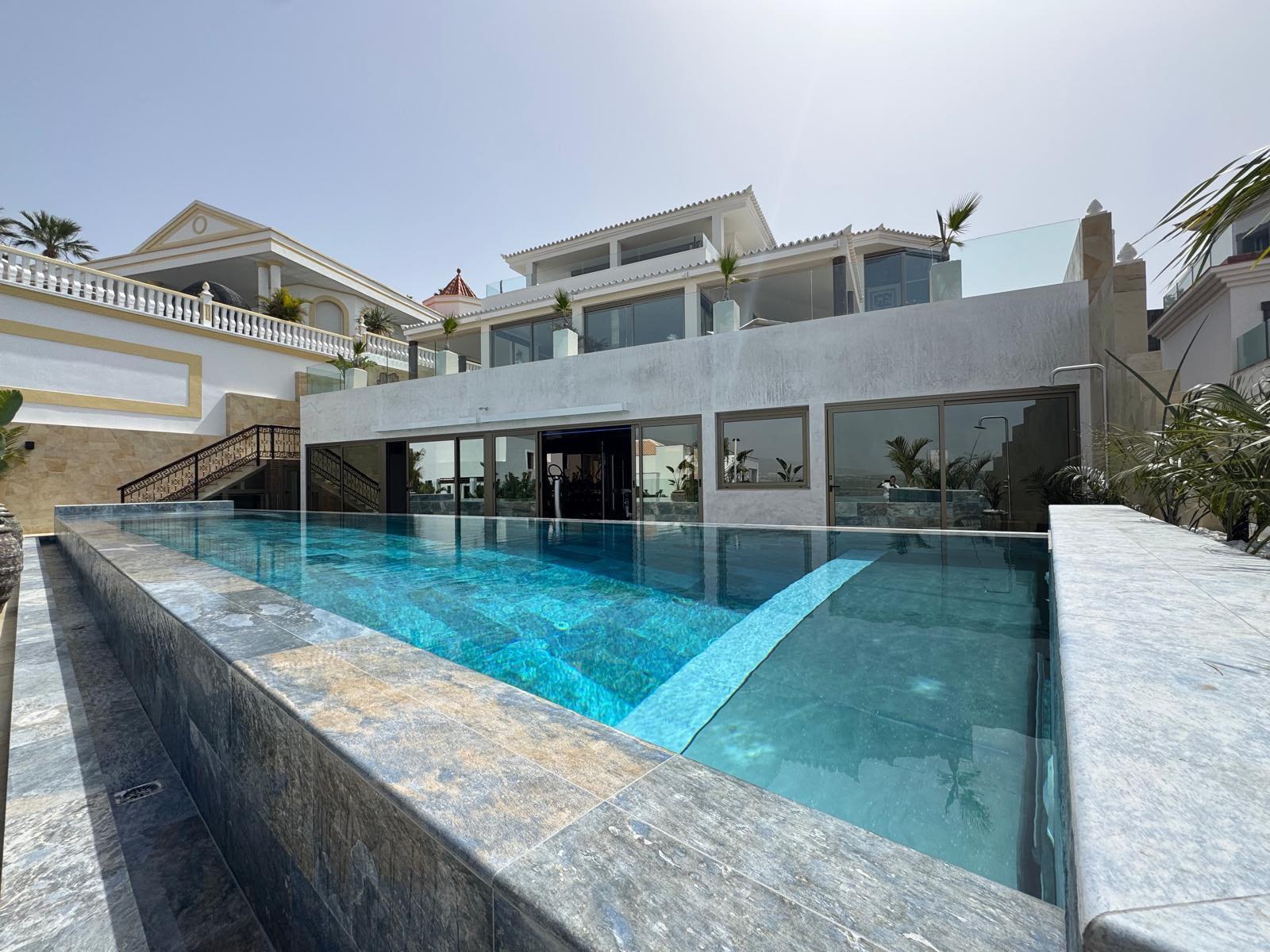 Na predaj výnimočná vila v srdci Tenerife-San Eugénio, 690m2