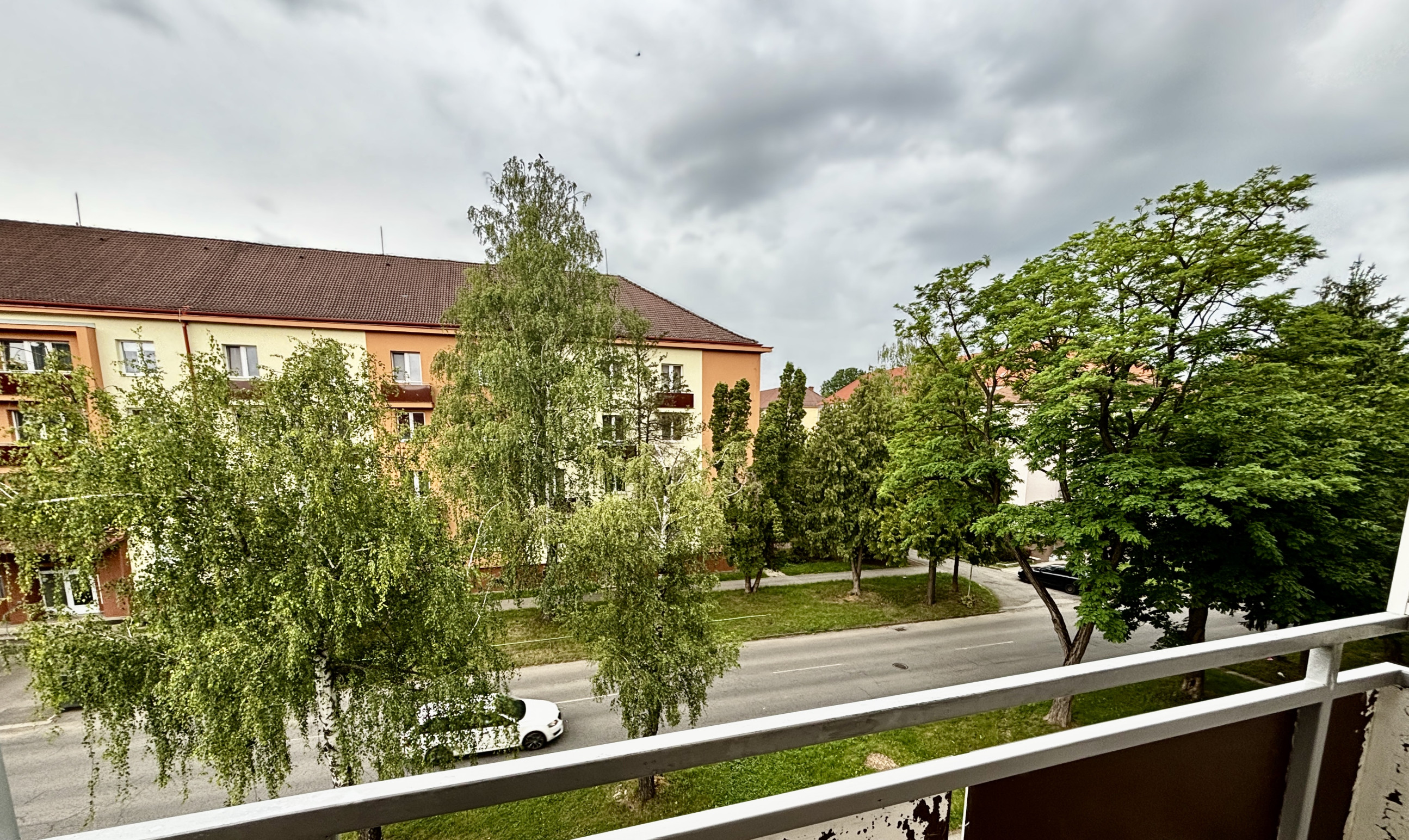 Na predaj 2 izbový byt, balkón, 3 pivnice, tehla, Humenné