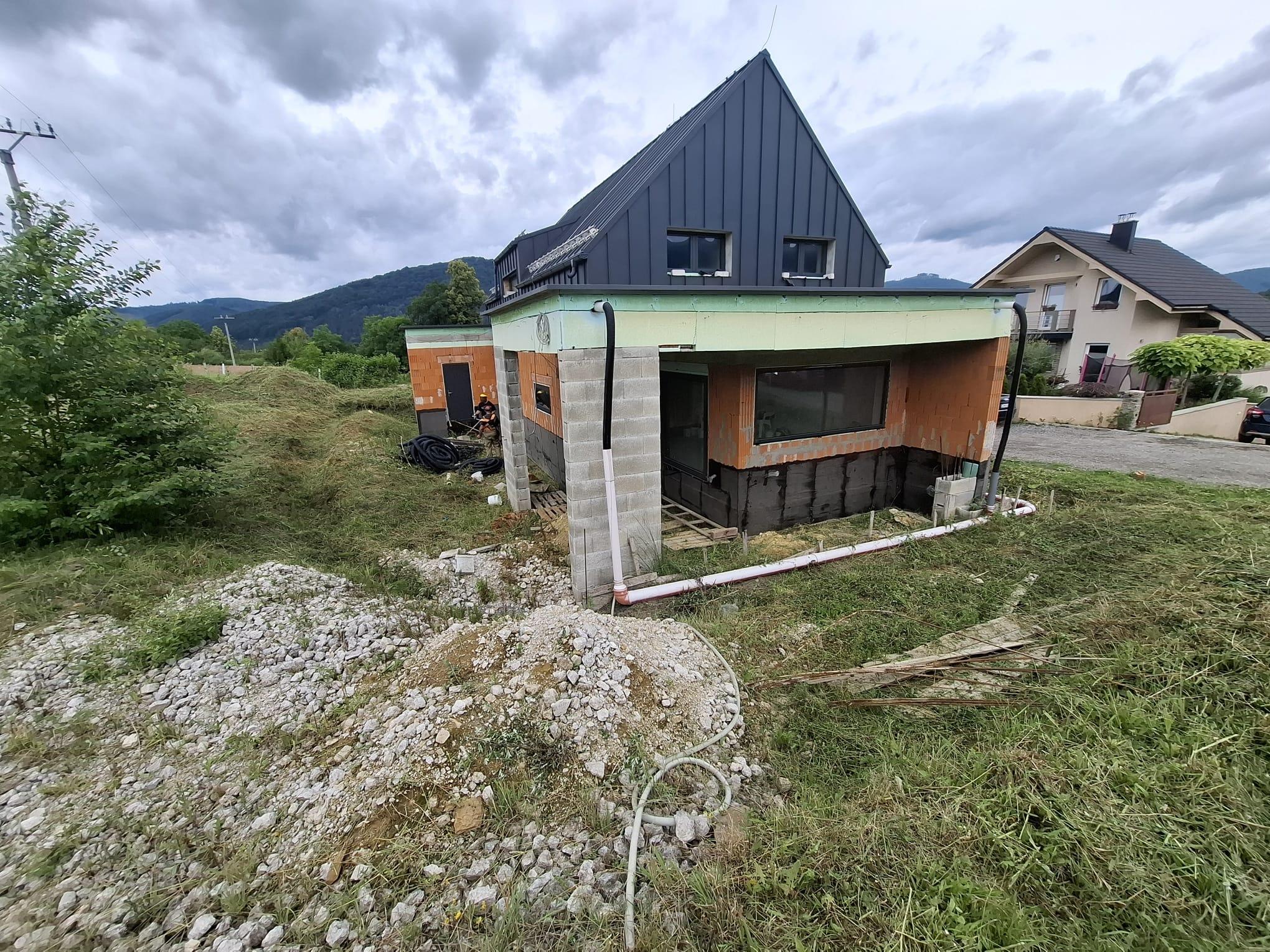 PRIPRAVUJEME!4i dom v Dolnej Tižine,garáž33m2,pozemok 2970m2