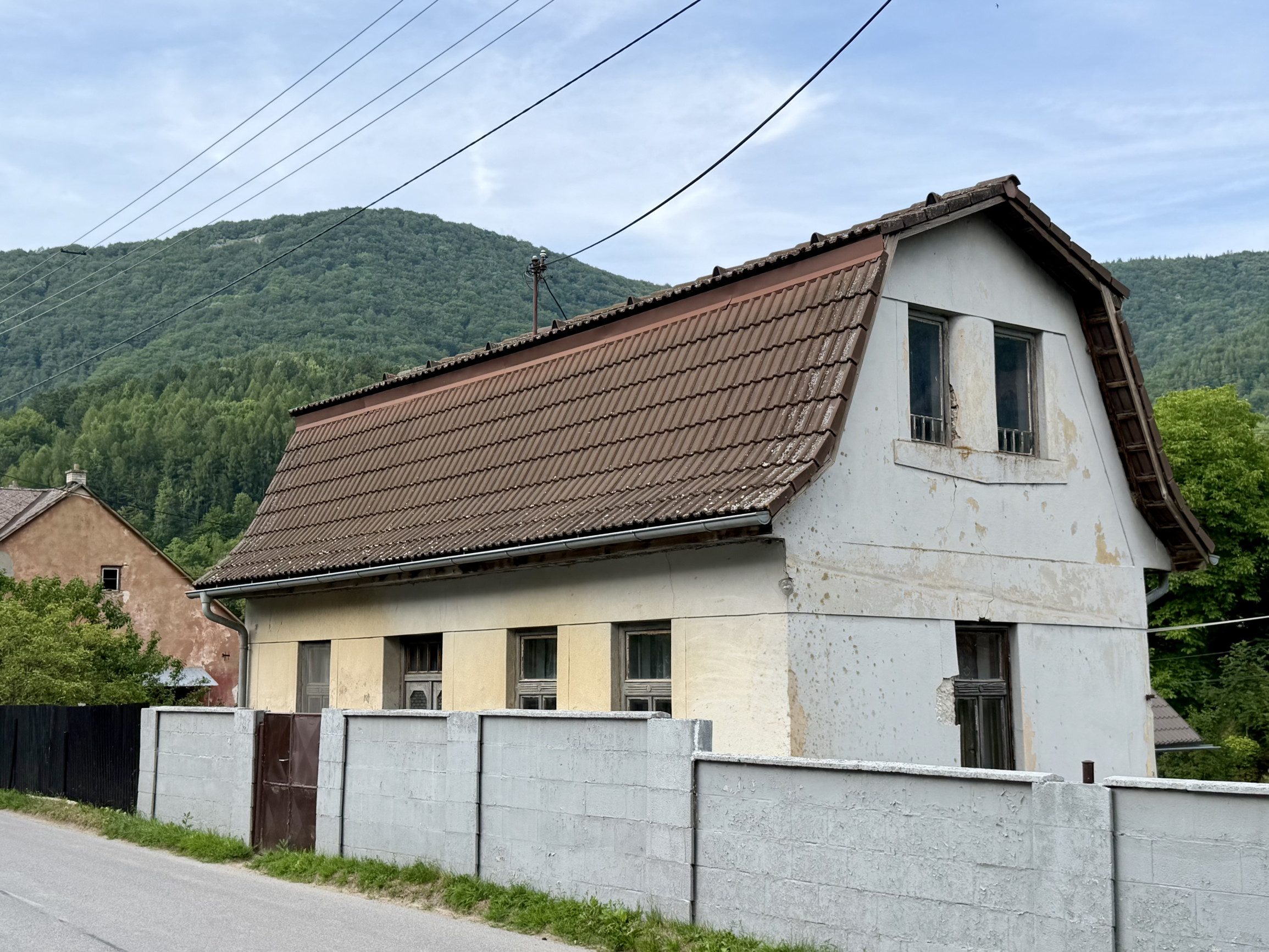 NA PREDAJ! Dom s výhľadmi na Strážovské vrchy-Košecké Rovné