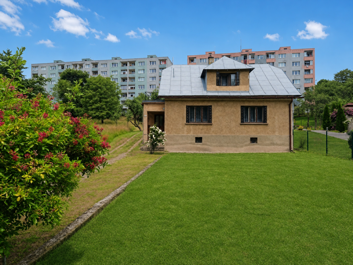 Na predaj 4 izbový rodinný dom s pozemkom 2704m²–Veľké Rovné