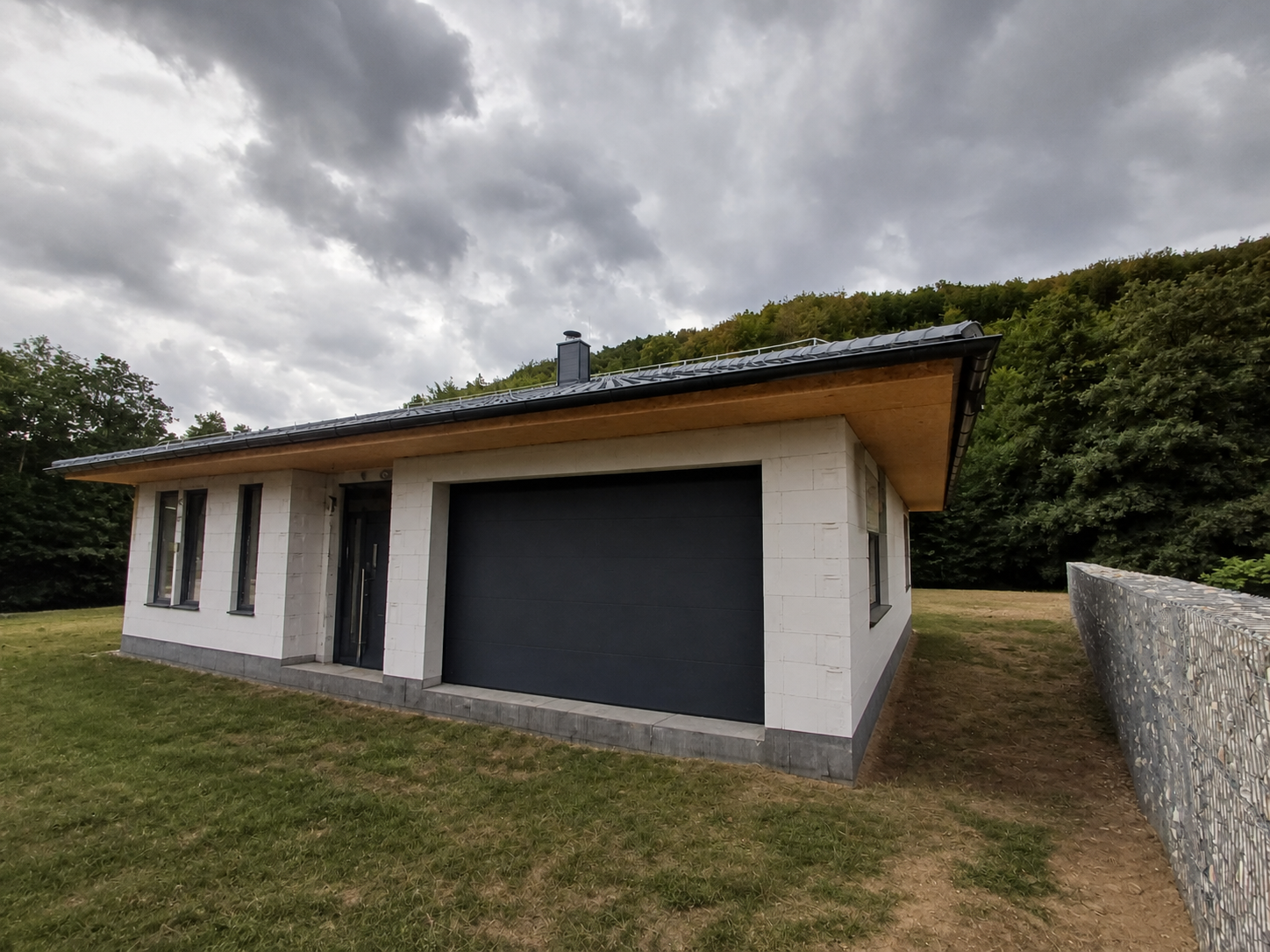 🏡 Luxusný nový 3-izbový bungalov s dvojgarážou