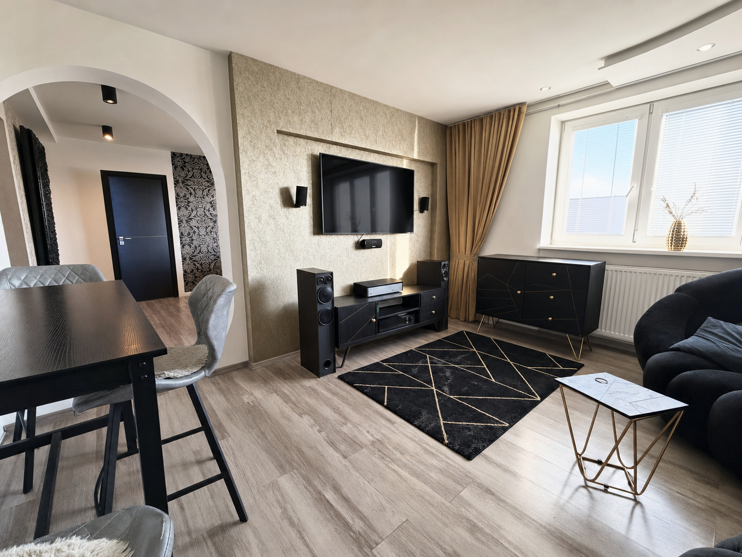 Na predaj 3 izbový byt, kompletná rekon., centrum, 74m2, PD
