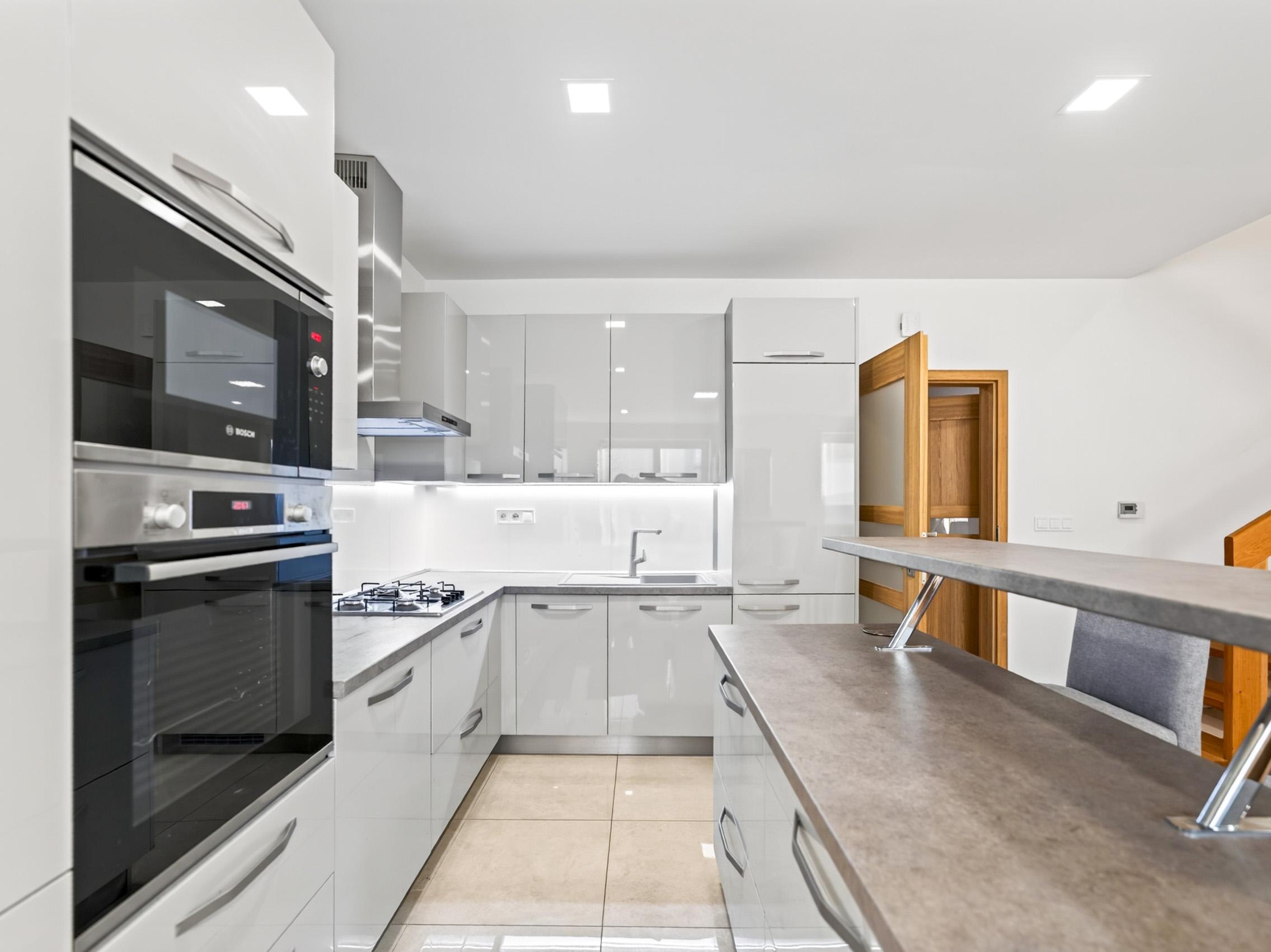 Na predaj 4 izbový dom, 149m2, garáž, Prievidza