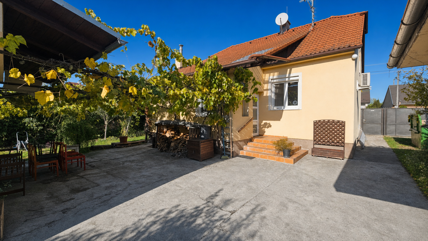Na predaj 3 izbový rodinný dom, krb a garáž, Stupava